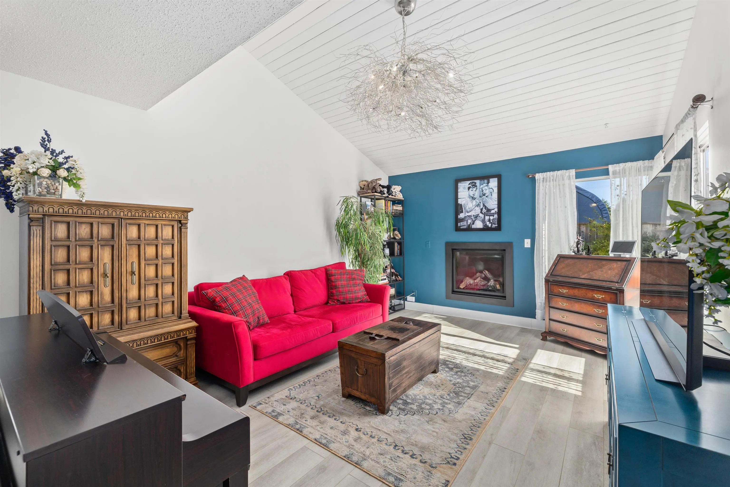 6233 E Greenside Drive