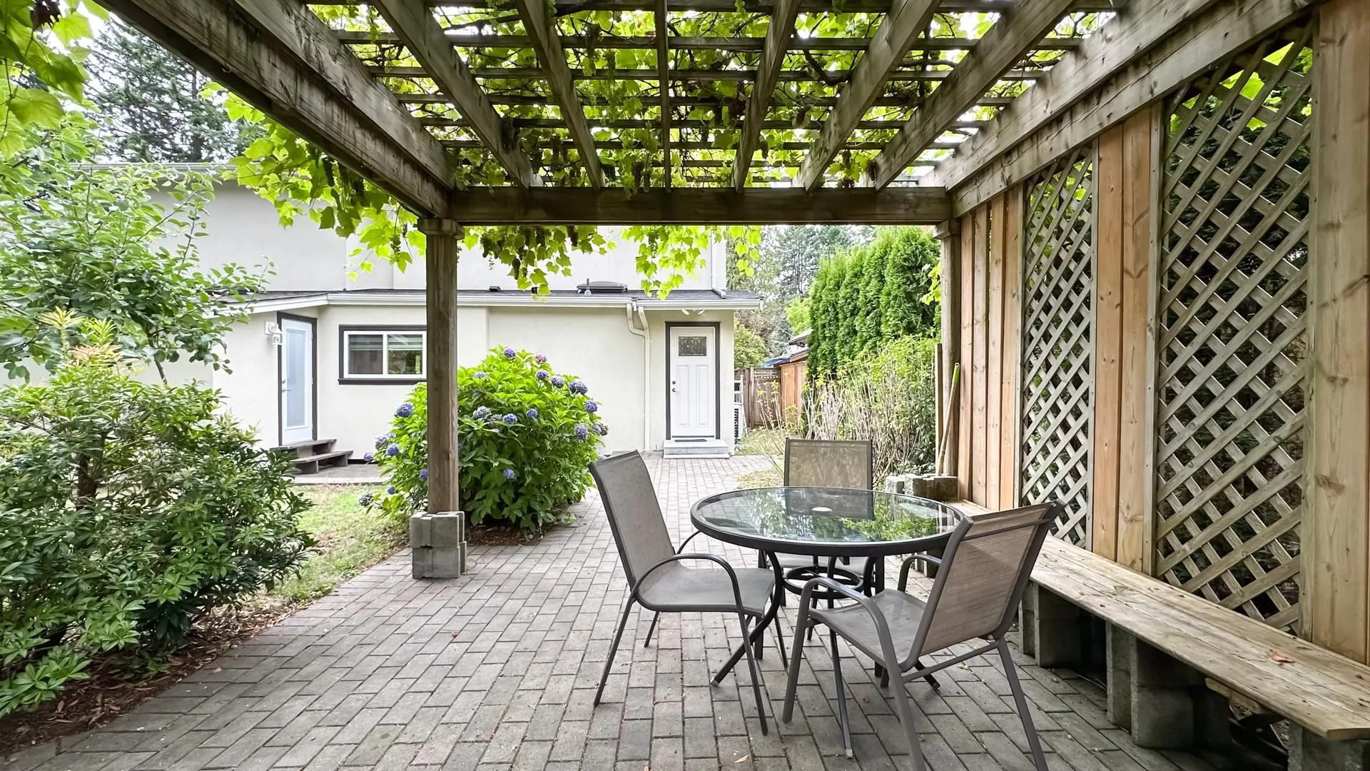 880 W 19th Street