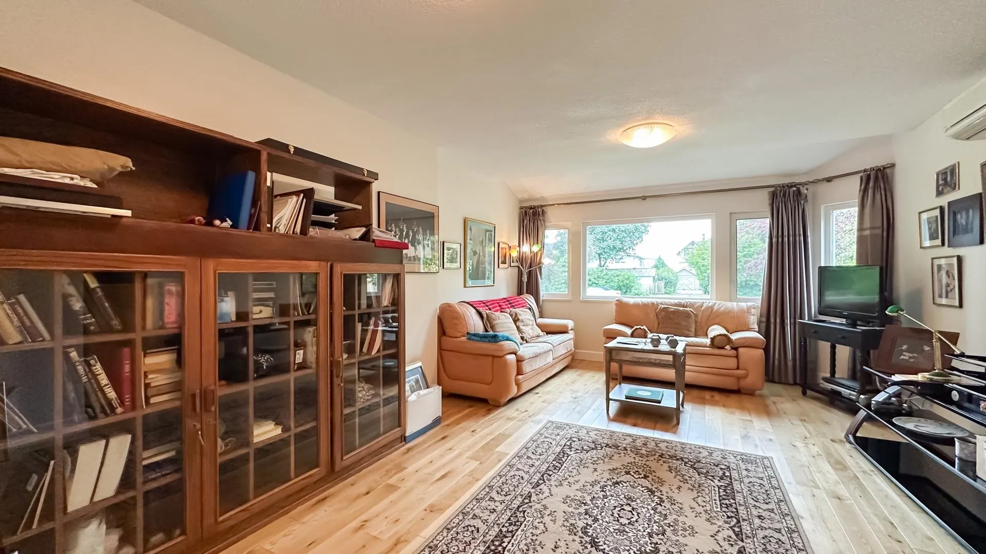 880 W 19th Street