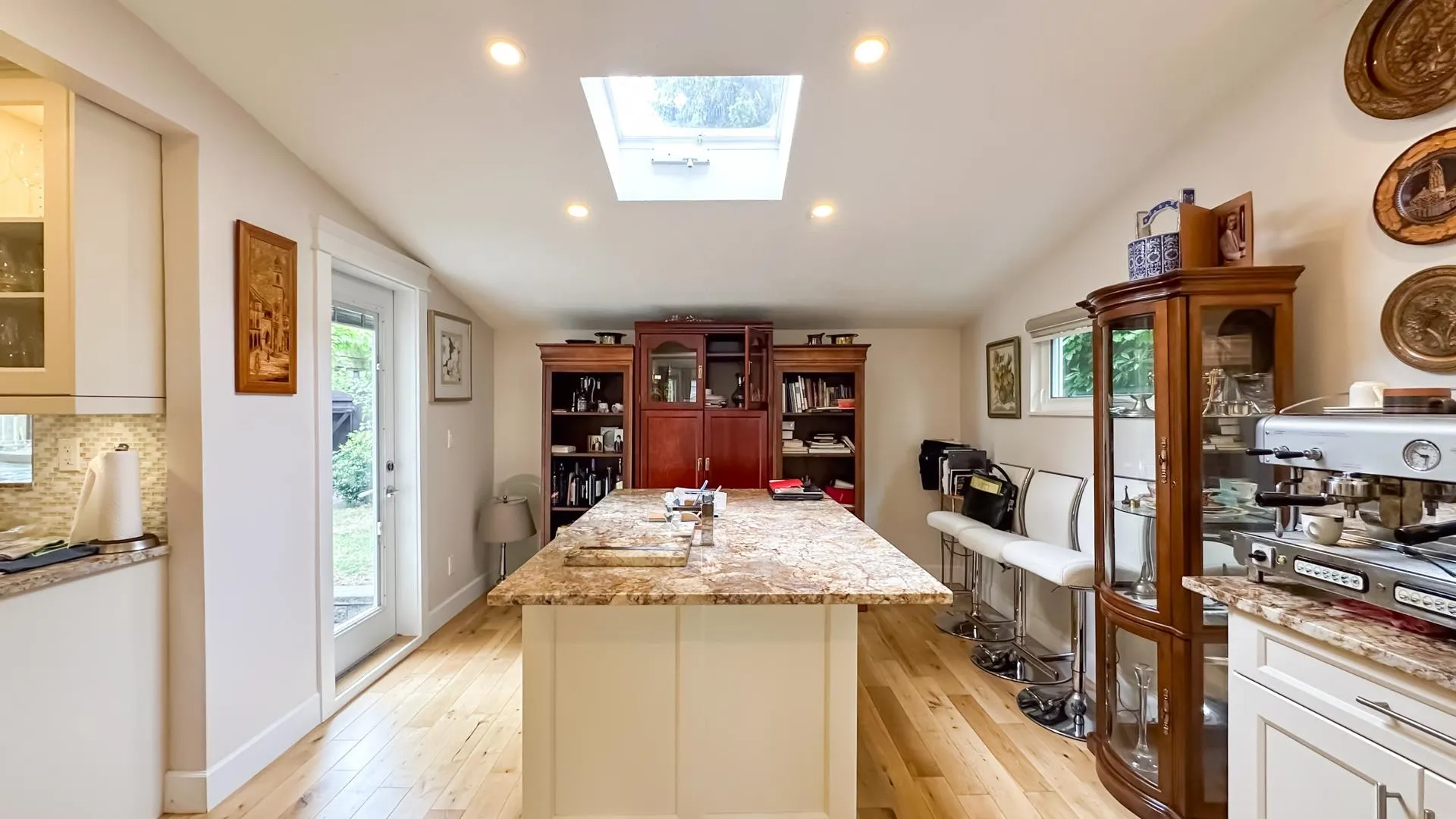 880 W 19th Street