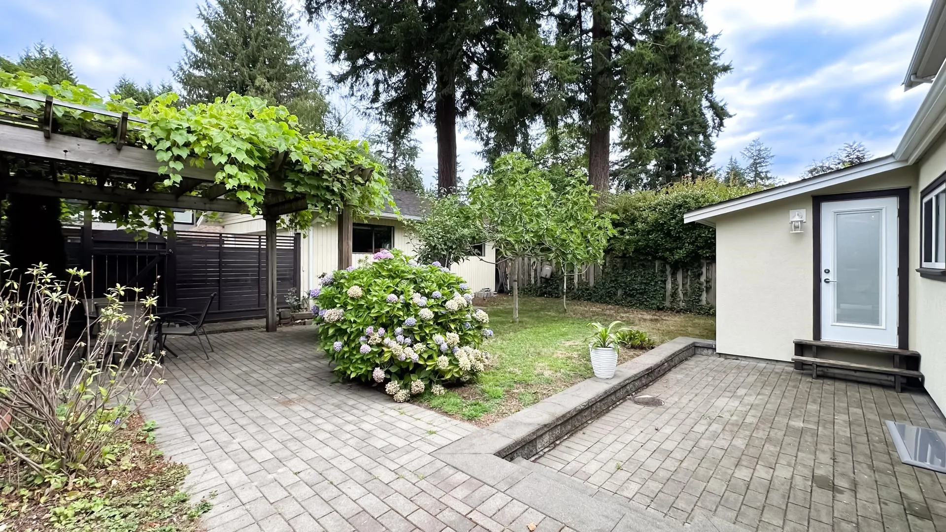 880 W 19th Street