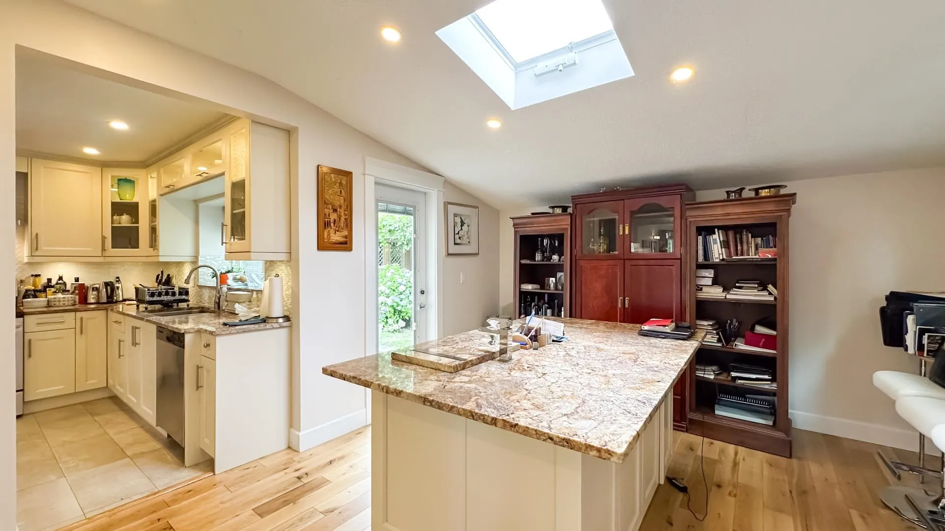 880 W 19th Street