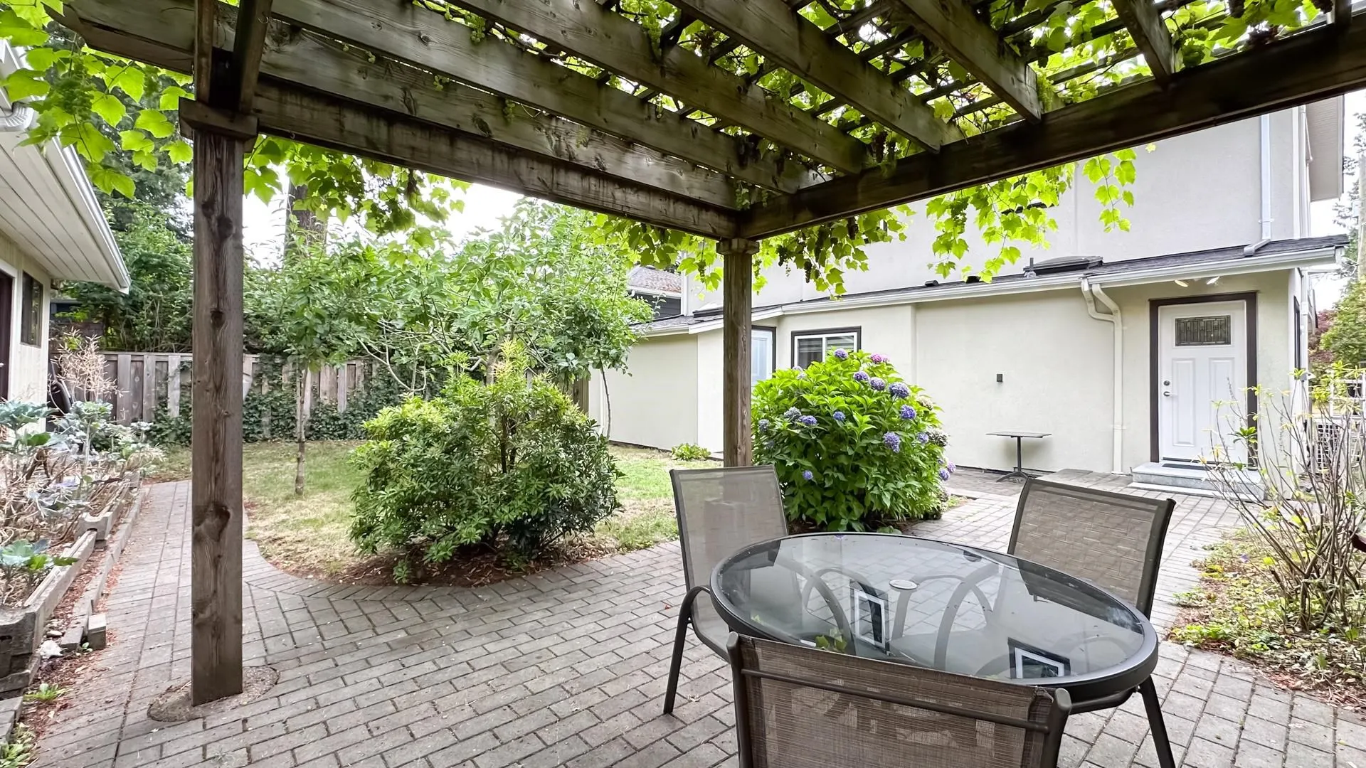880 W 19th Street