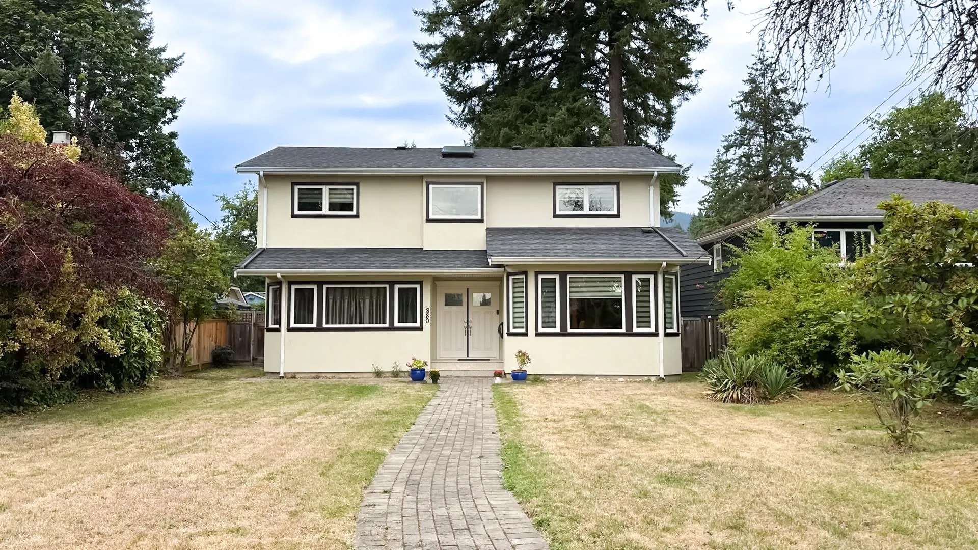 880 W 19th Street