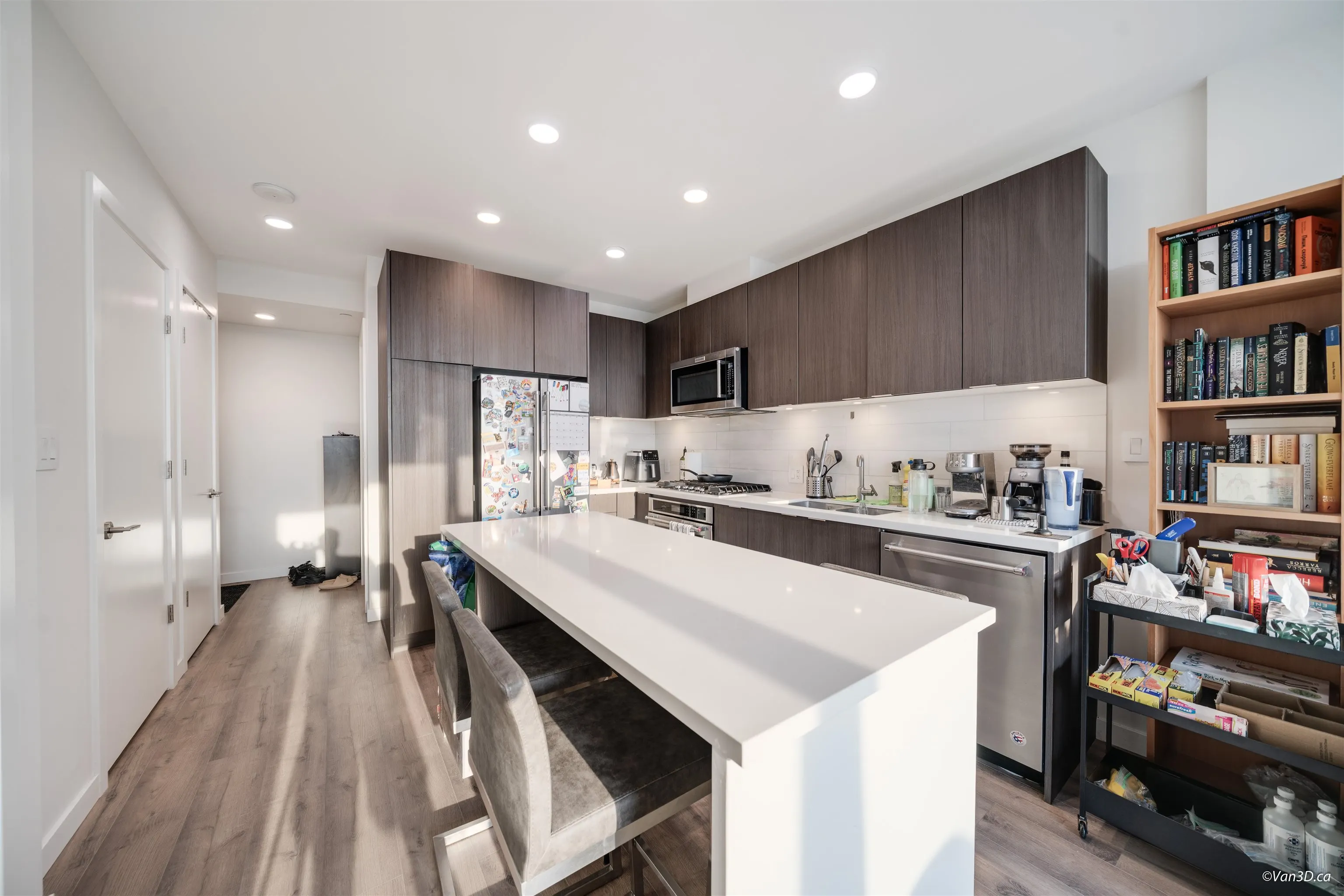 1201 530 Whiting Way