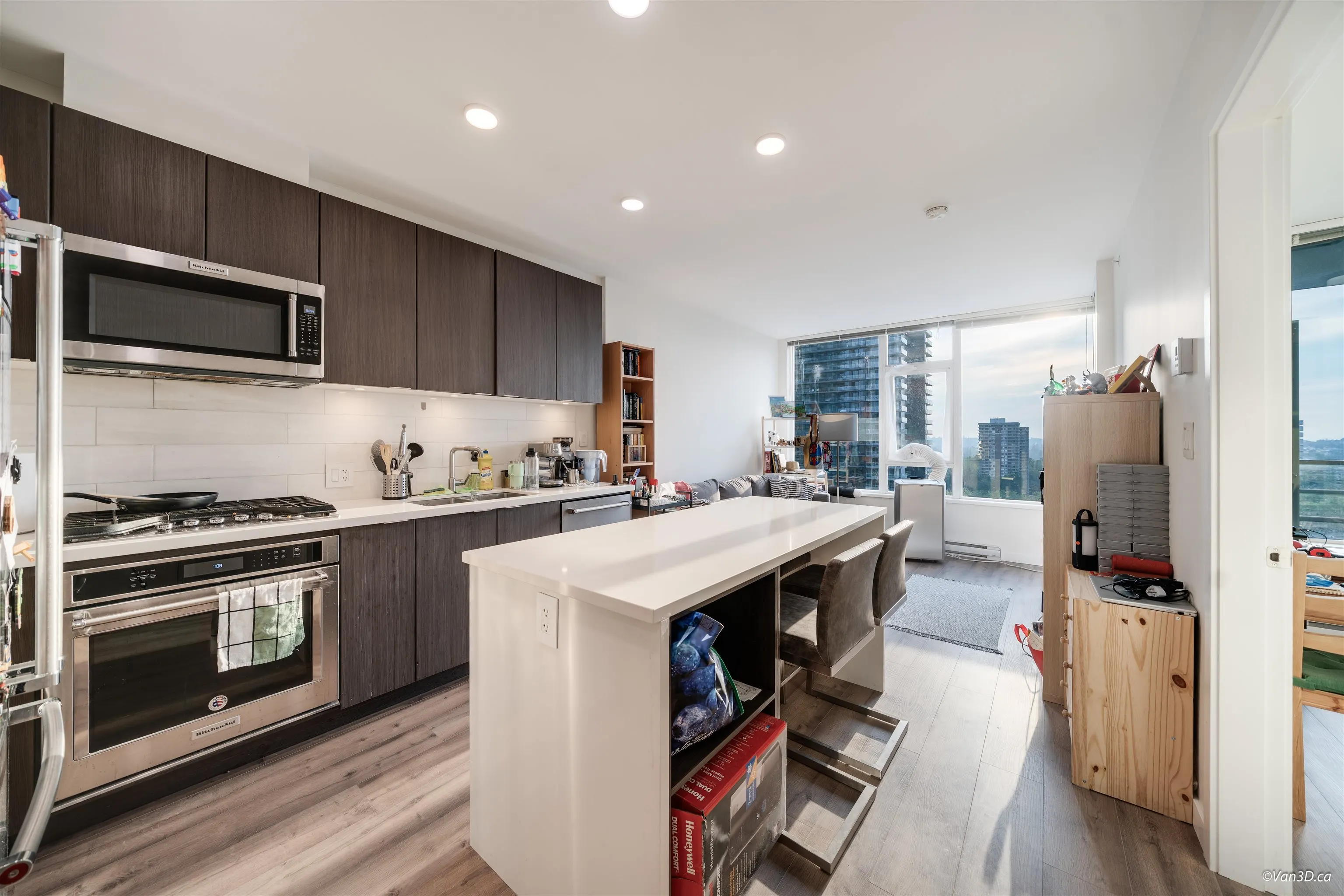 1201 530 Whiting Way