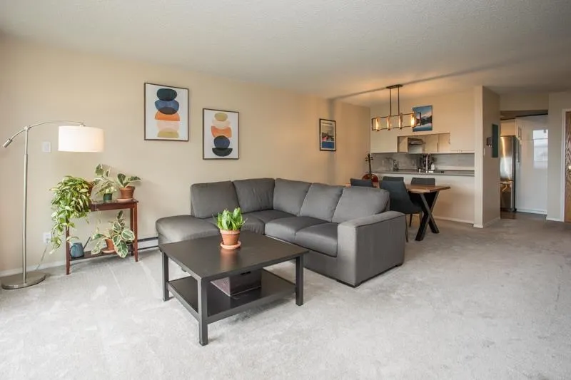 402 1045 Quayside Drive