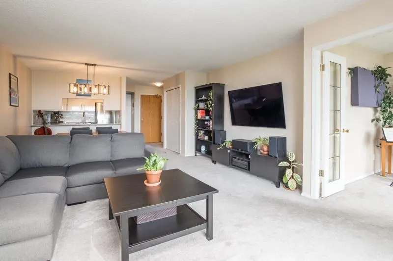 402 1045 Quayside Drive