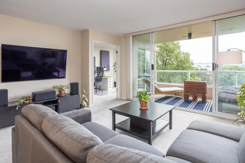 402 1045 Quayside Drive