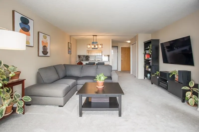 402 1045 Quayside Drive
