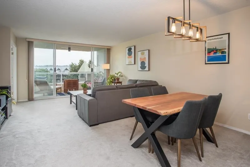 402 1045 Quayside Drive