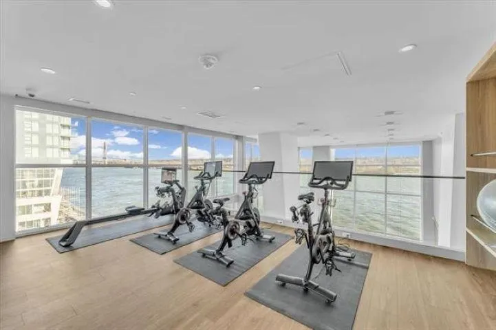 4101 680 Quayside Drive