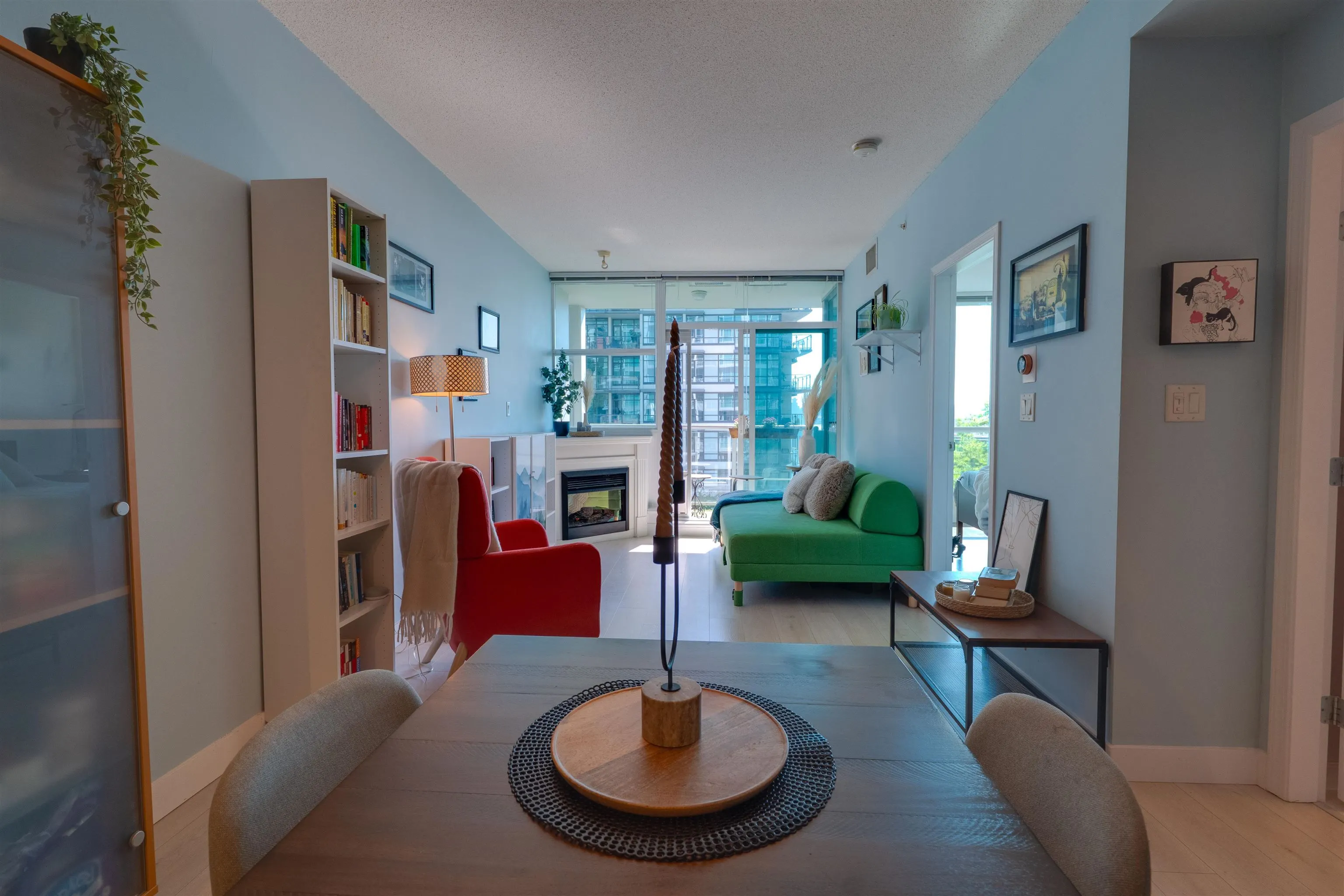 508 168 E Esplanade