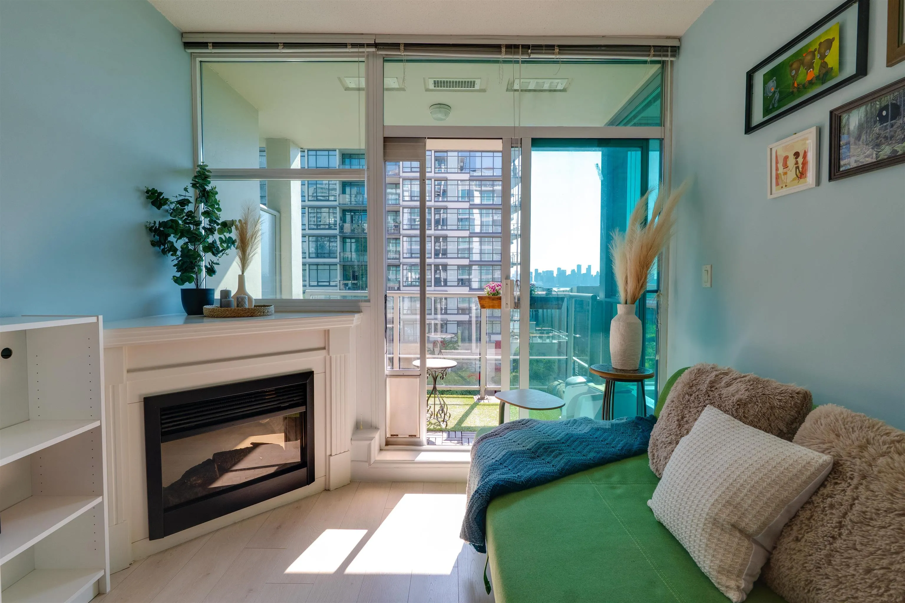 508 168 E Esplanade