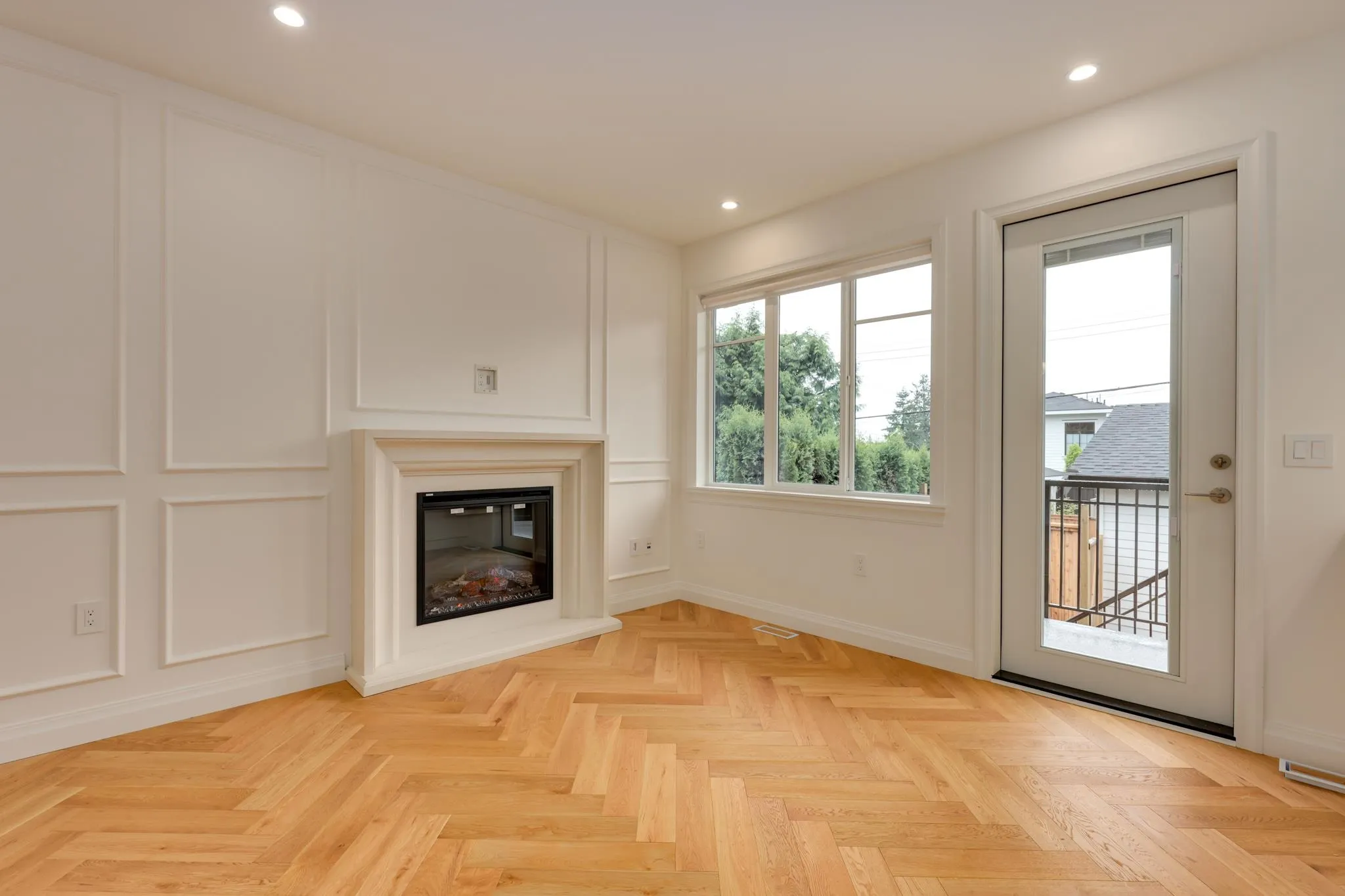 261 E 23rd Street