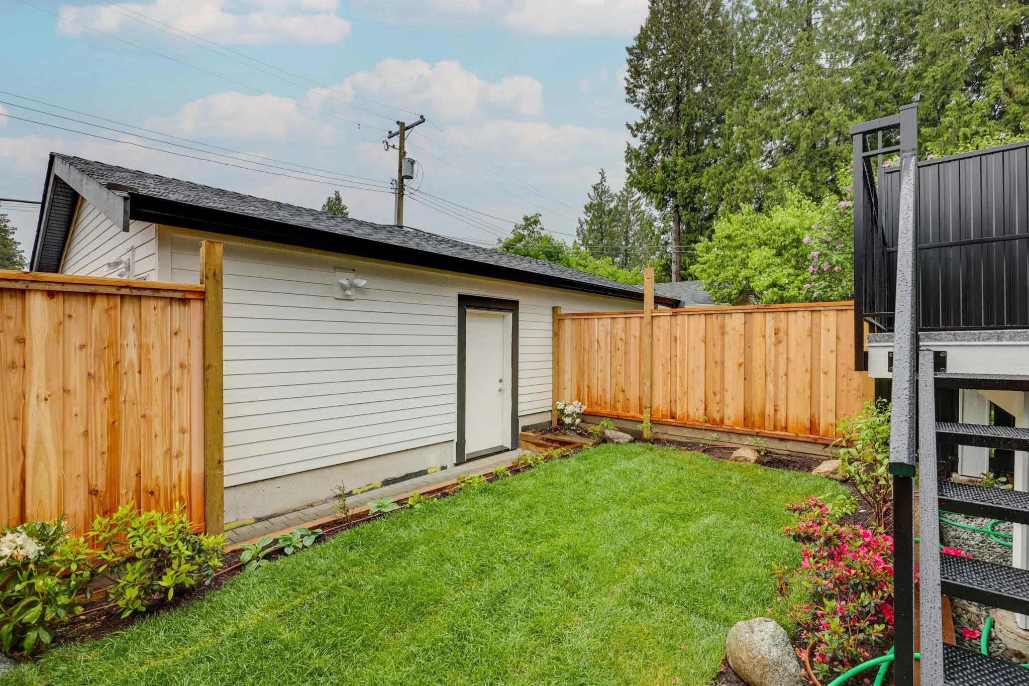 261 E 23rd Street