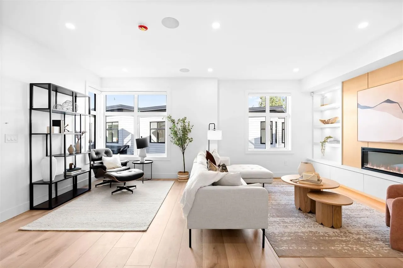 2 3075 160 Street