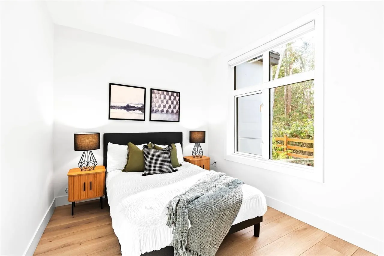 2 3075 160 Street