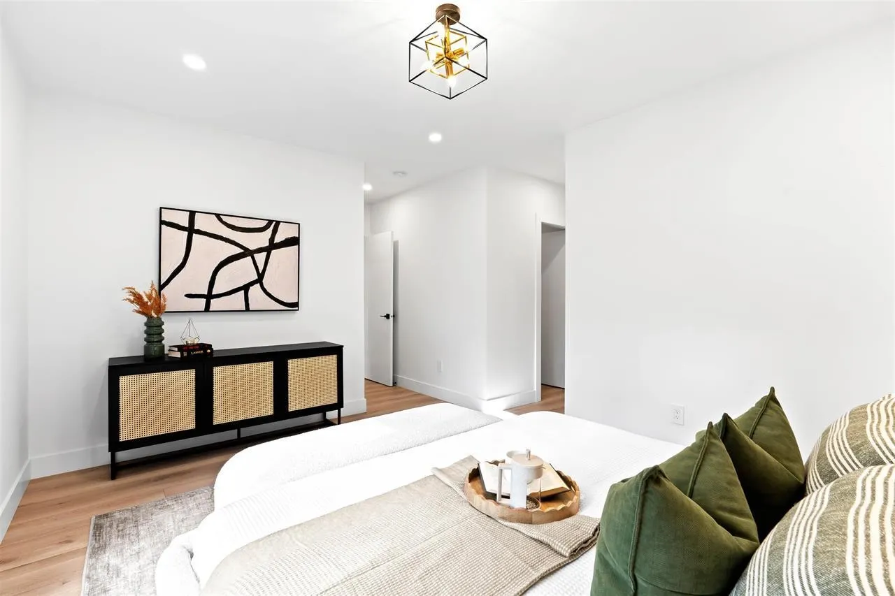 2 3075 160 Street