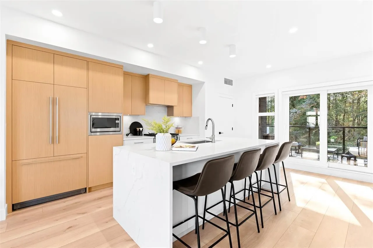 2 3075 160 Street