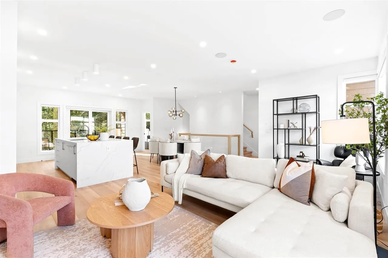 2 3075 160 Street