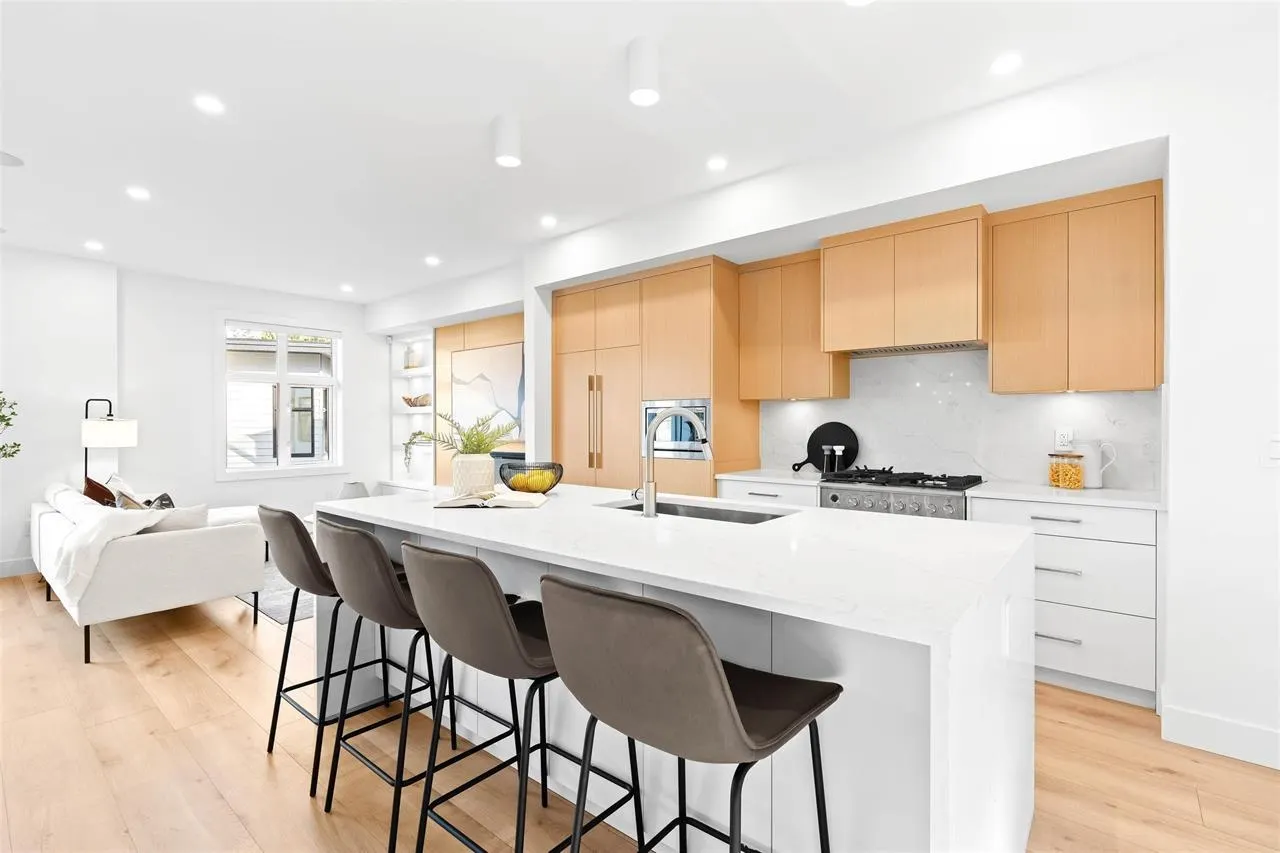 2 3075 160 Street