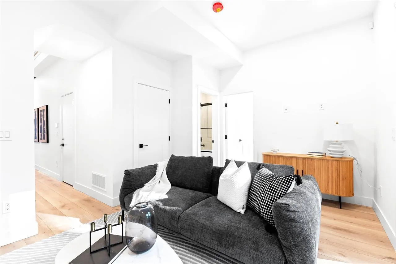 2 3075 160 Street