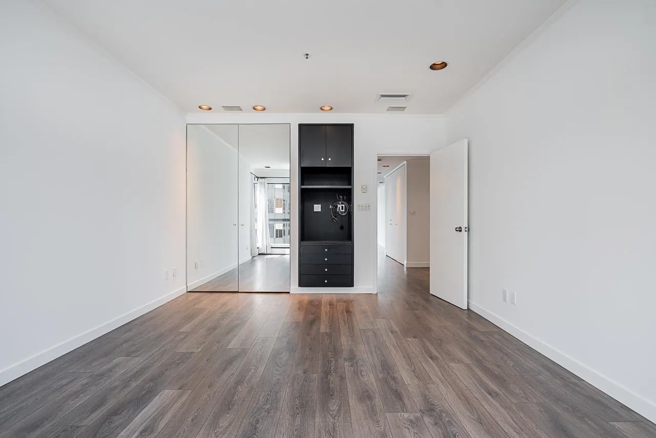 PH1 1060 Alberni Street