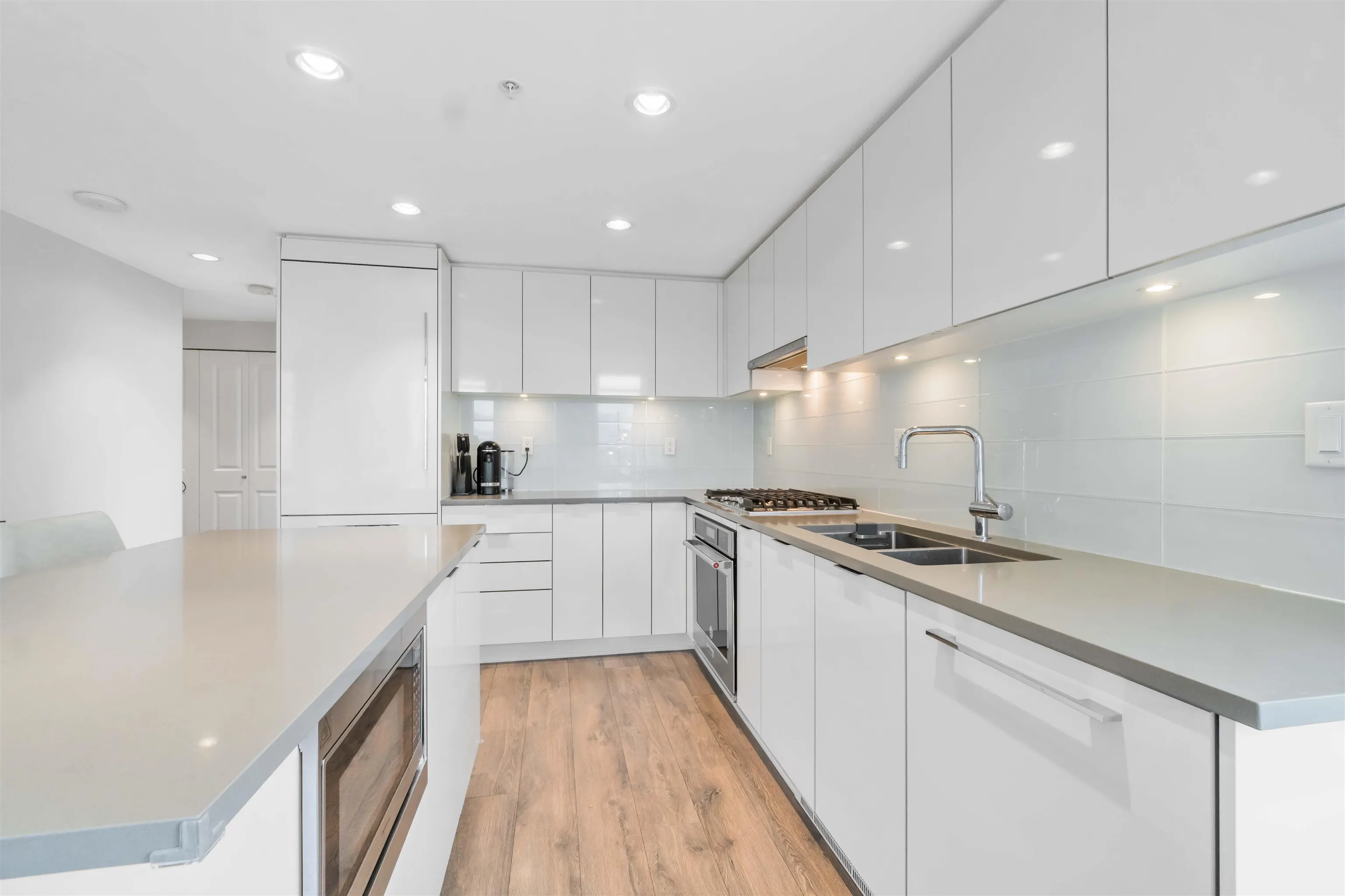 2206 2388 Madison Street