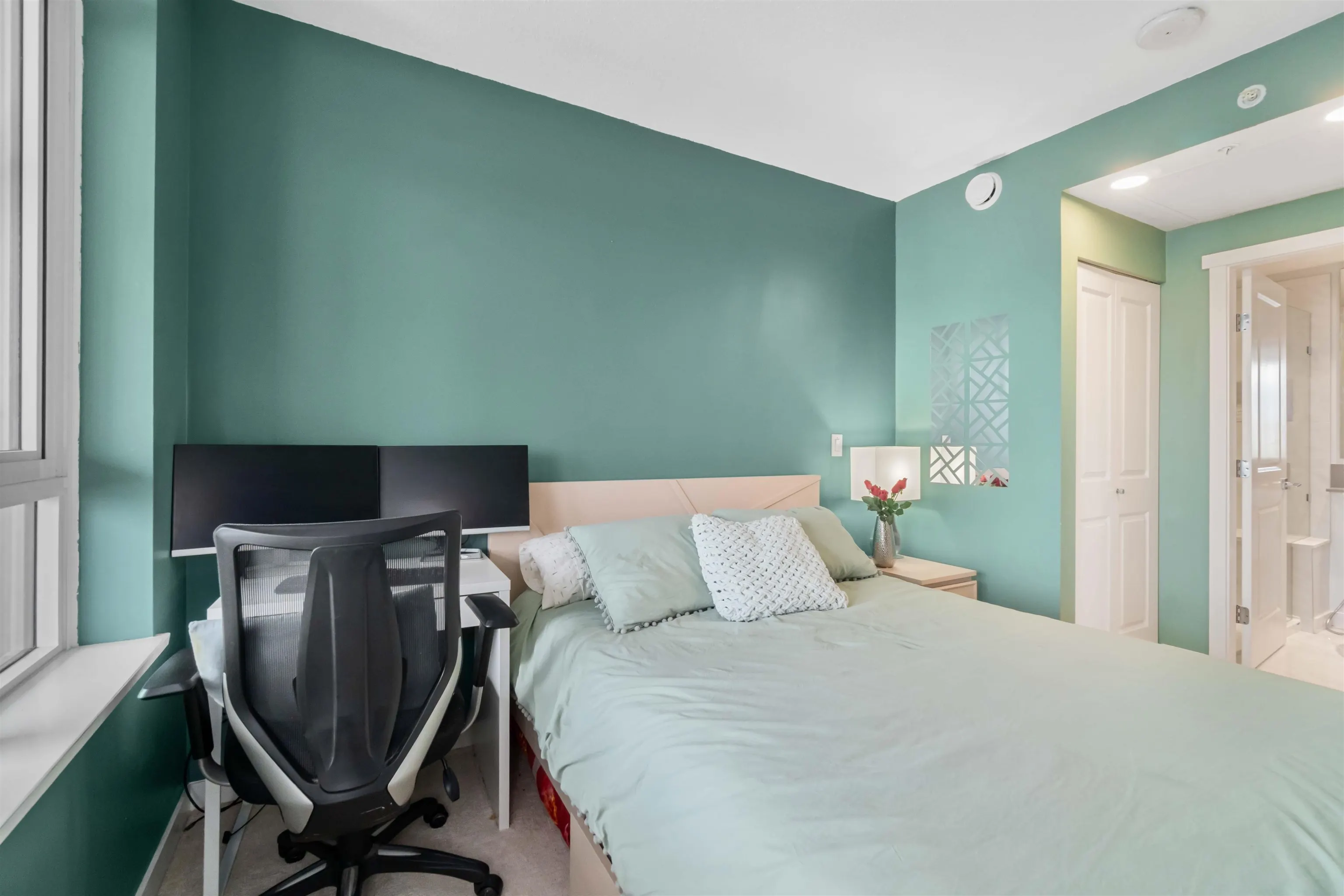 2206 2388 Madison Street