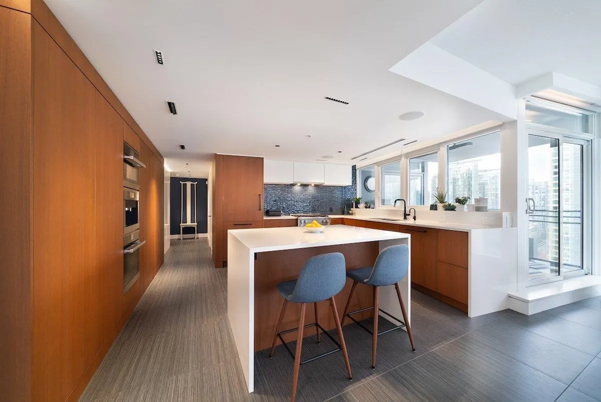 1702 1205 W Hastings Street
