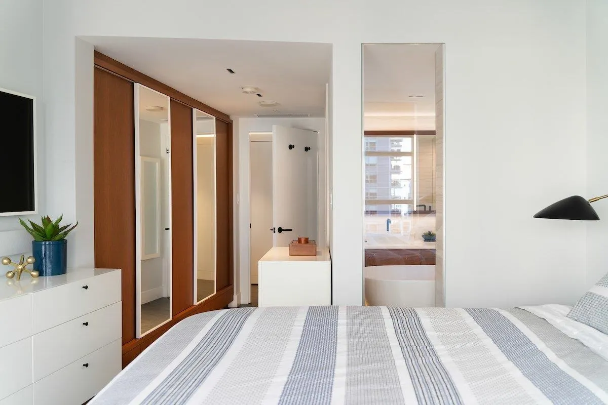1702 1205 W Hastings Street