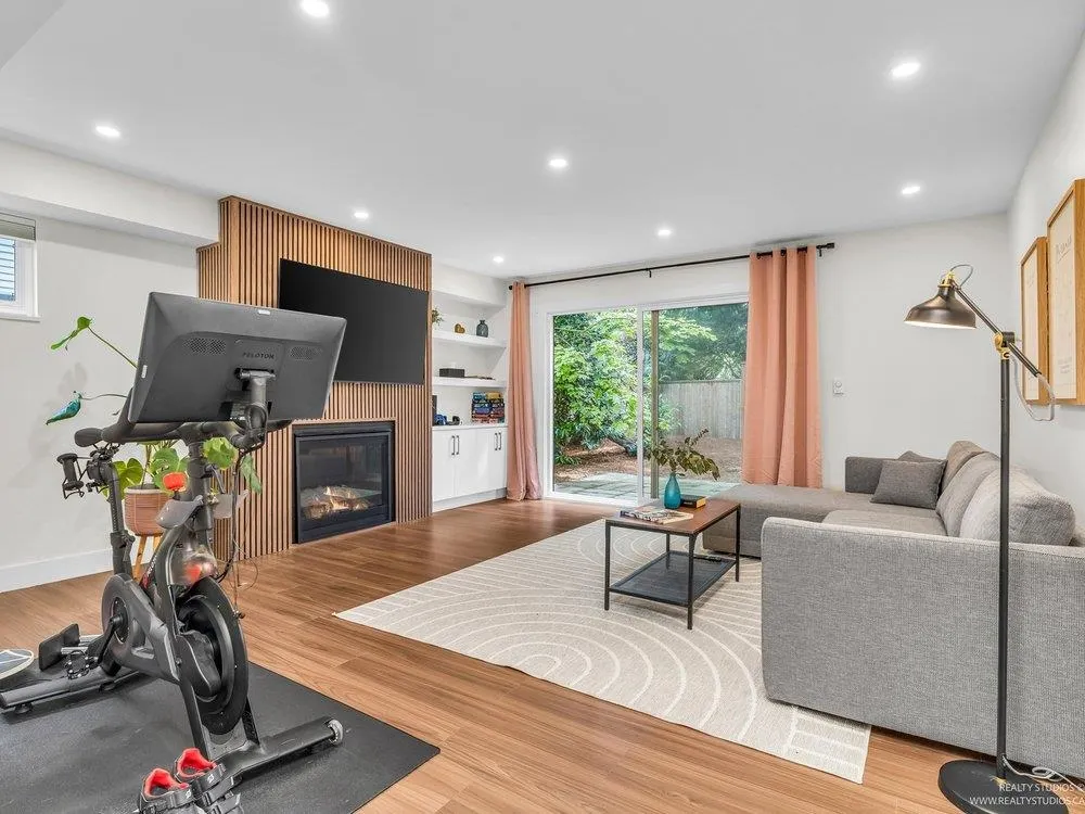 1636 Farrell Crescent