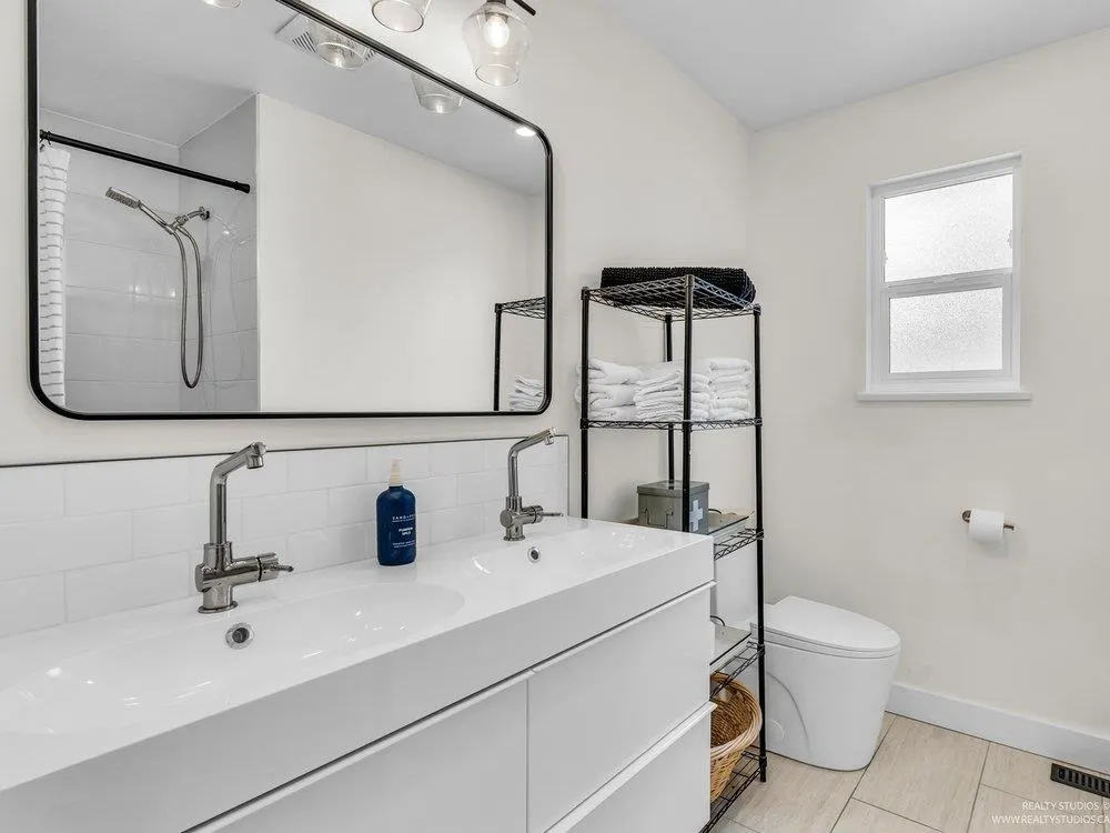 1636 Farrell Crescent