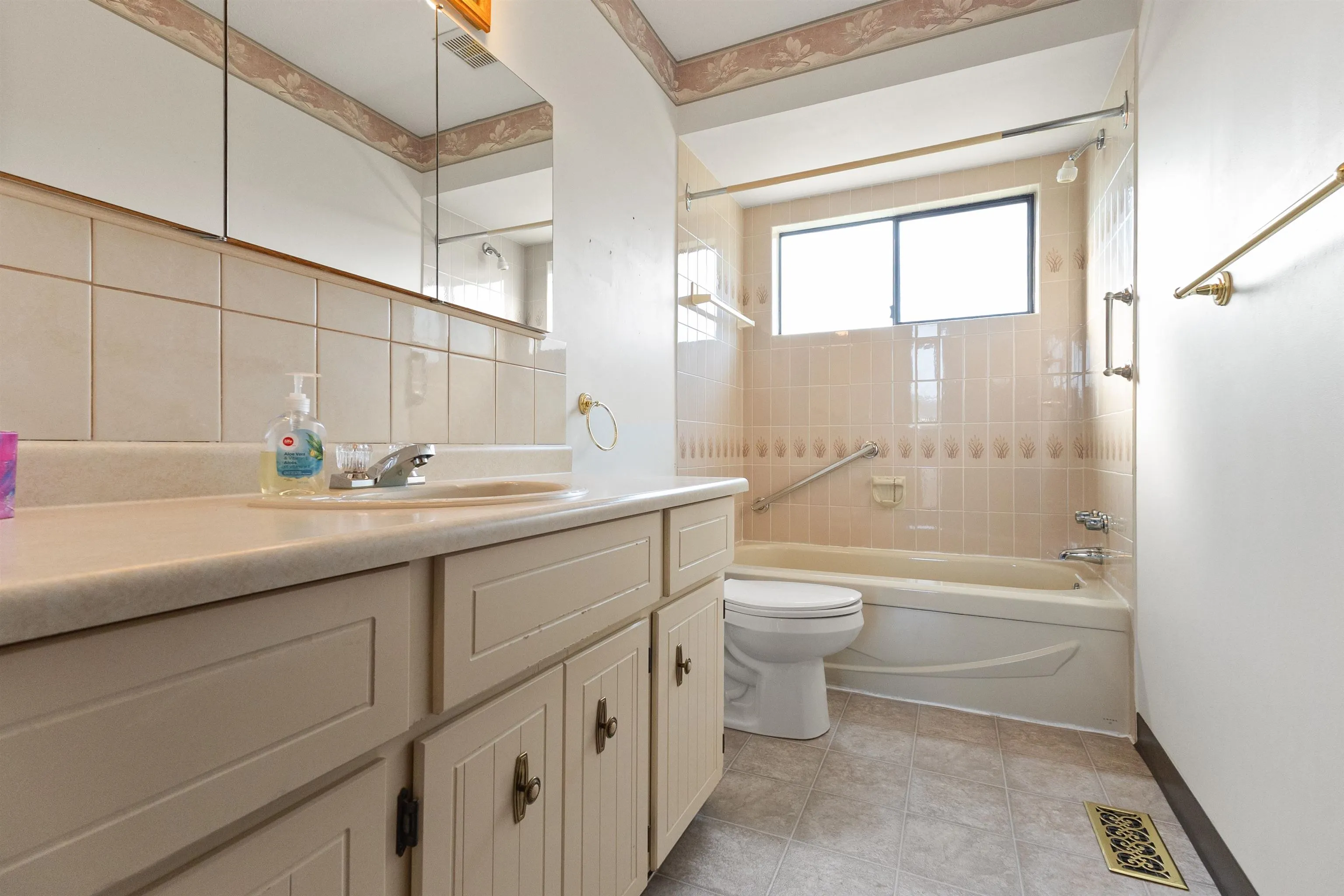 3783 Nanaimo Crescent