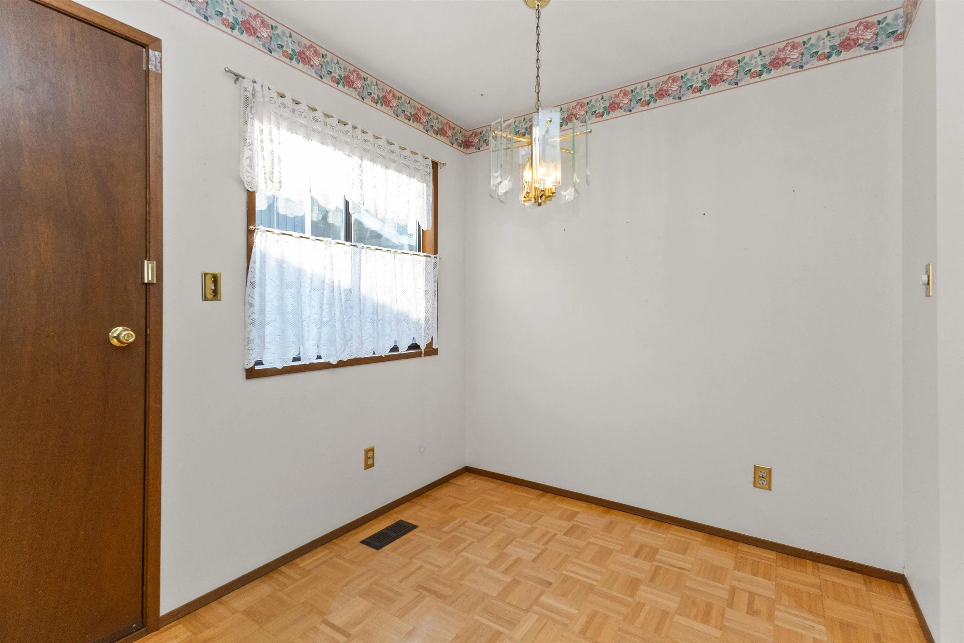3783 Nanaimo Crescent