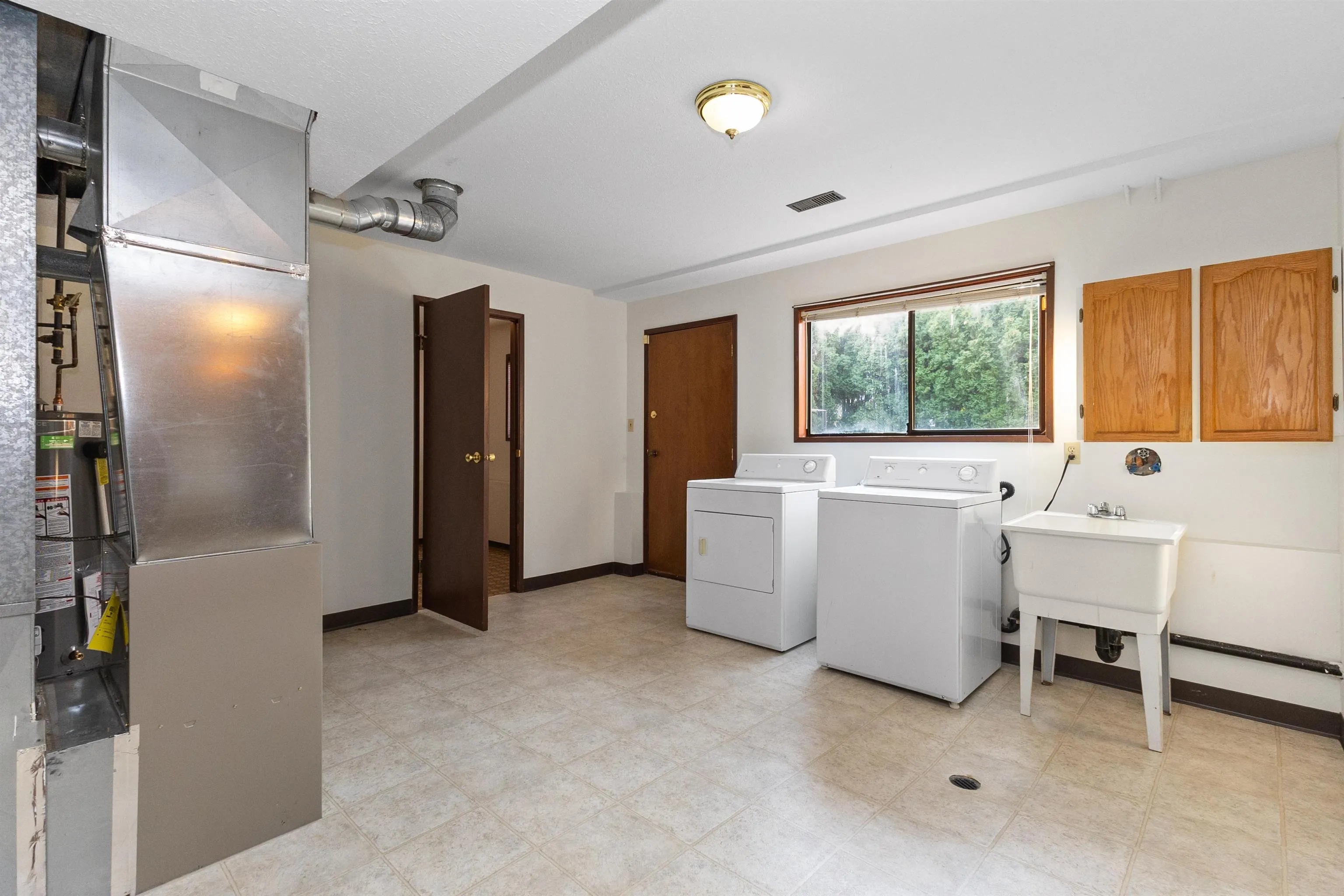 3783 Nanaimo Crescent