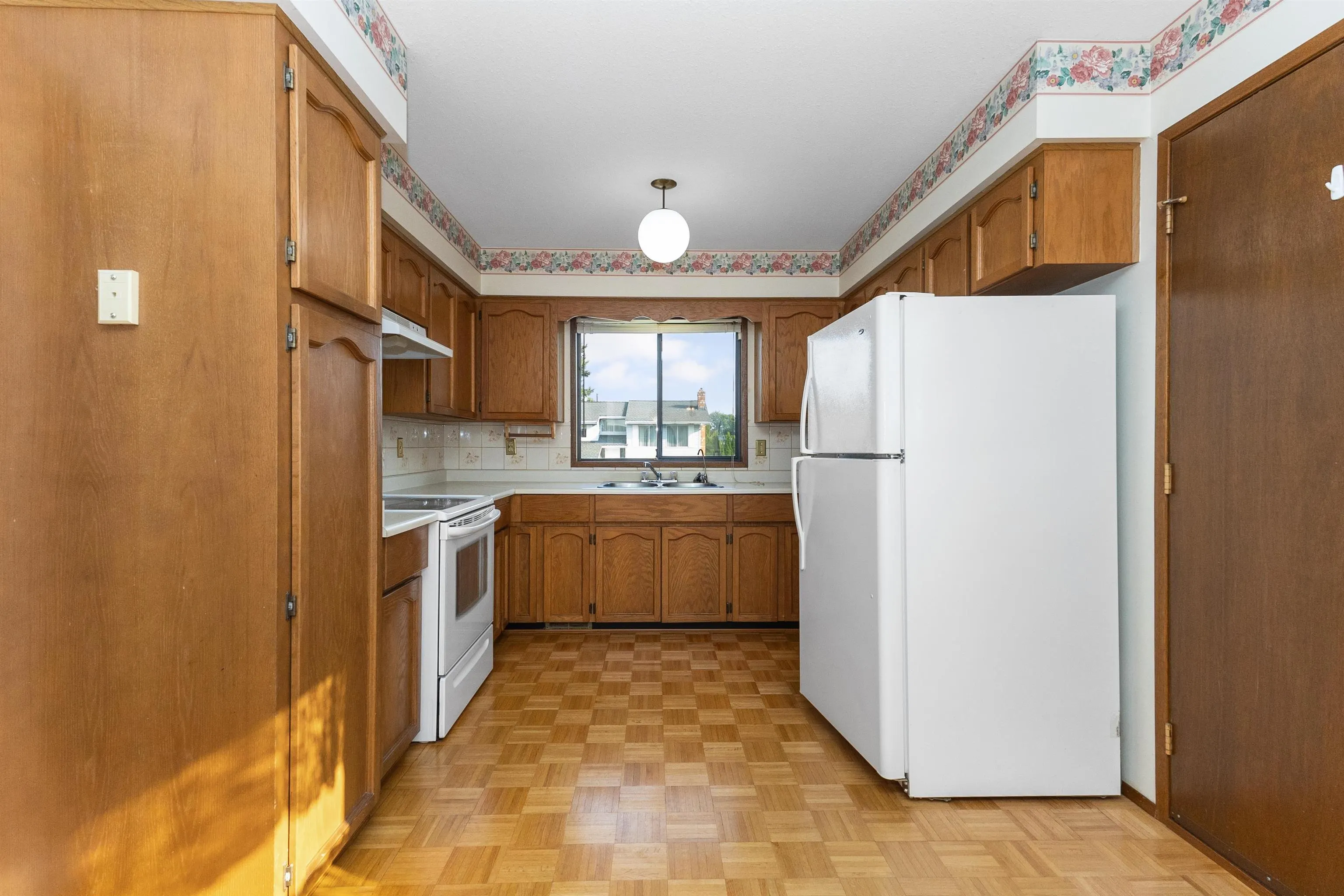 3783 Nanaimo Crescent