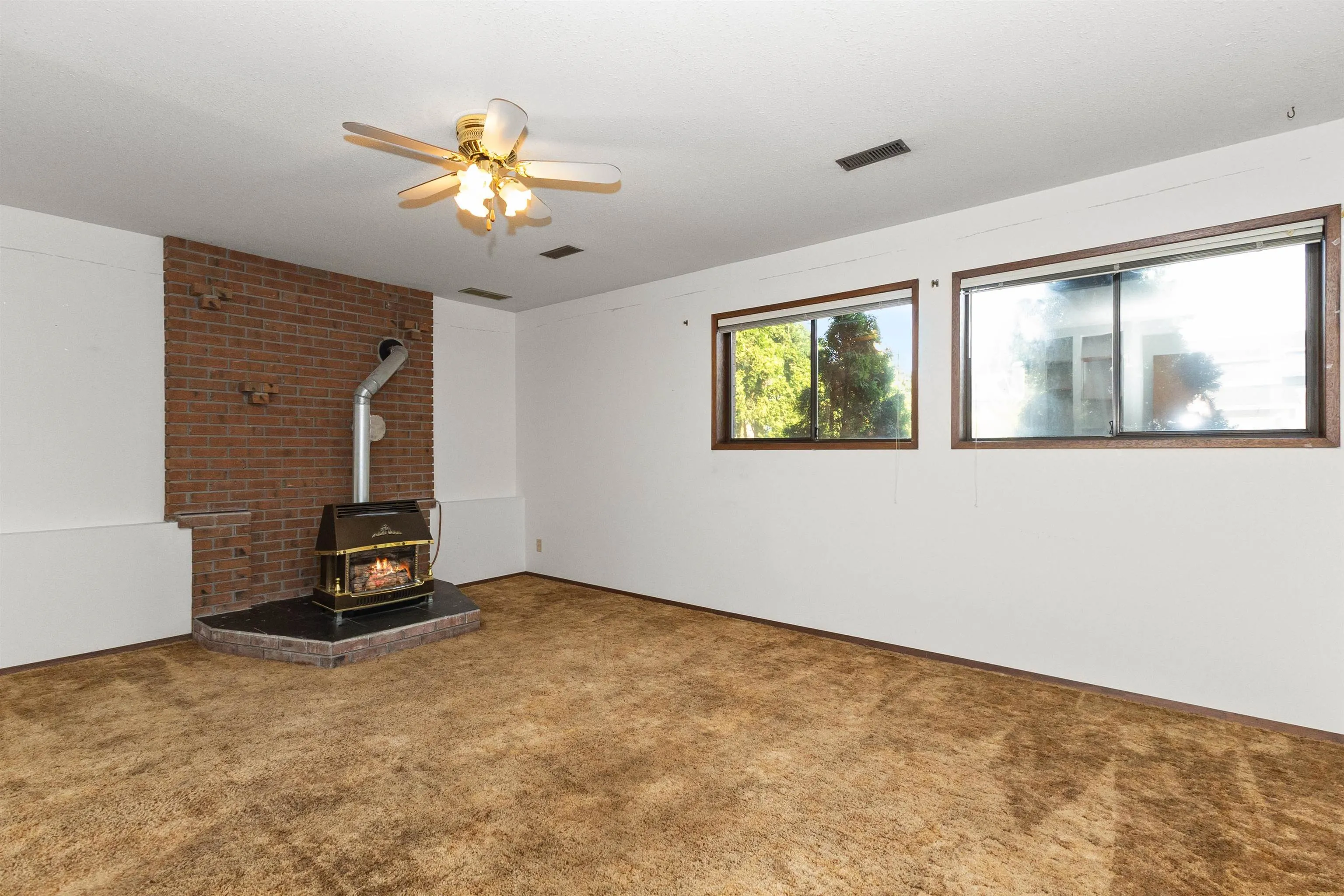 3783 Nanaimo Crescent