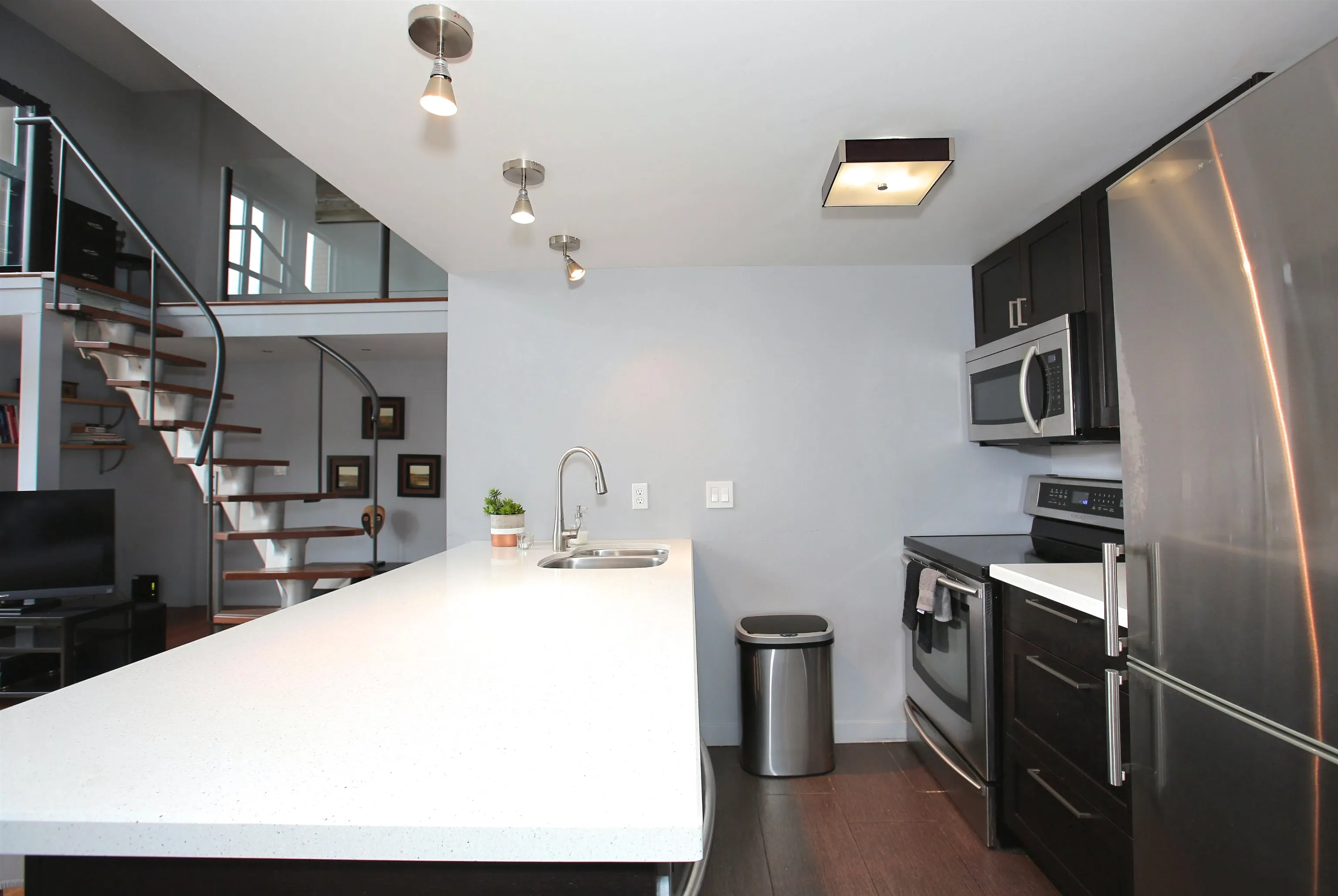 511 22 E Cordova Street