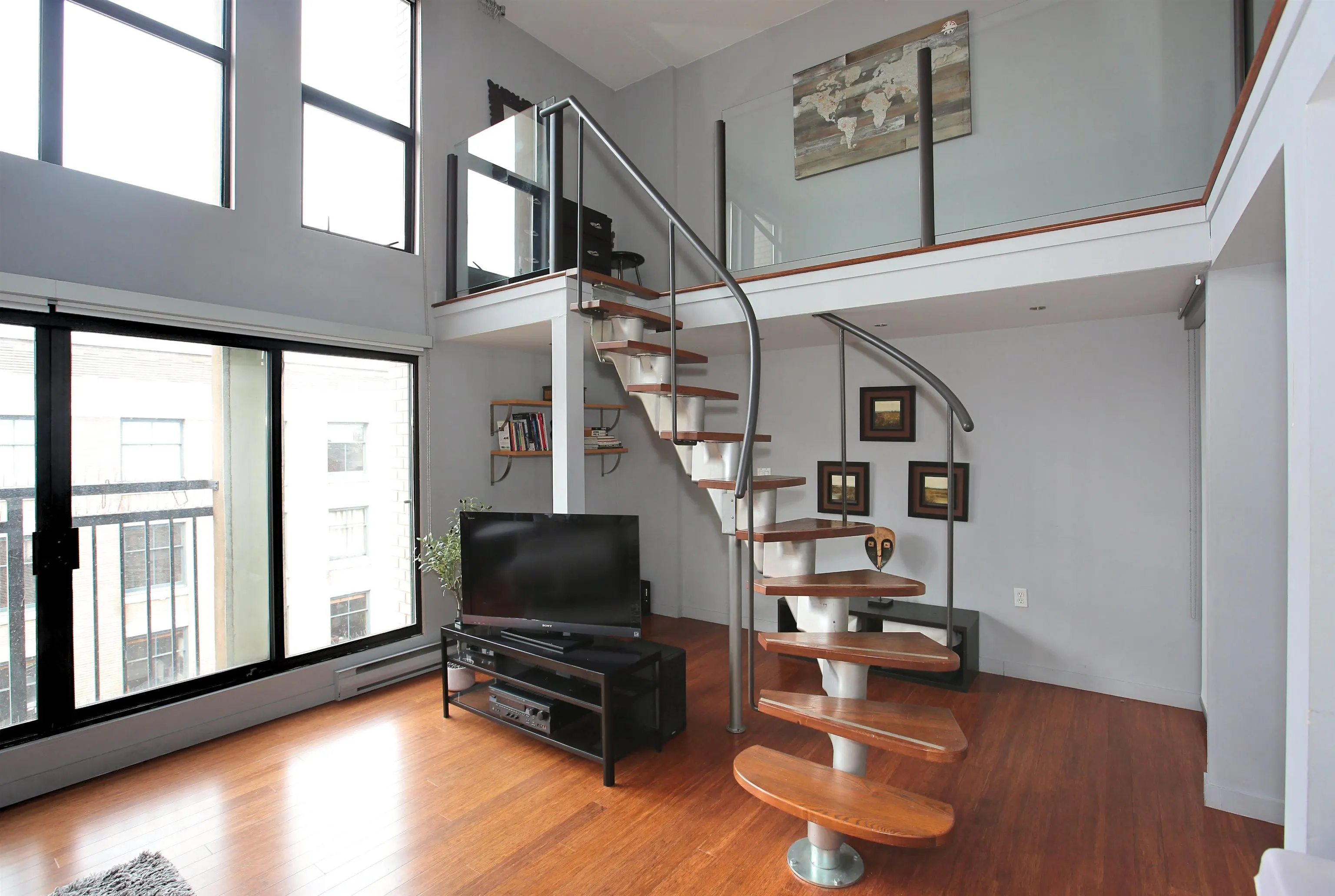 511 22 E Cordova Street