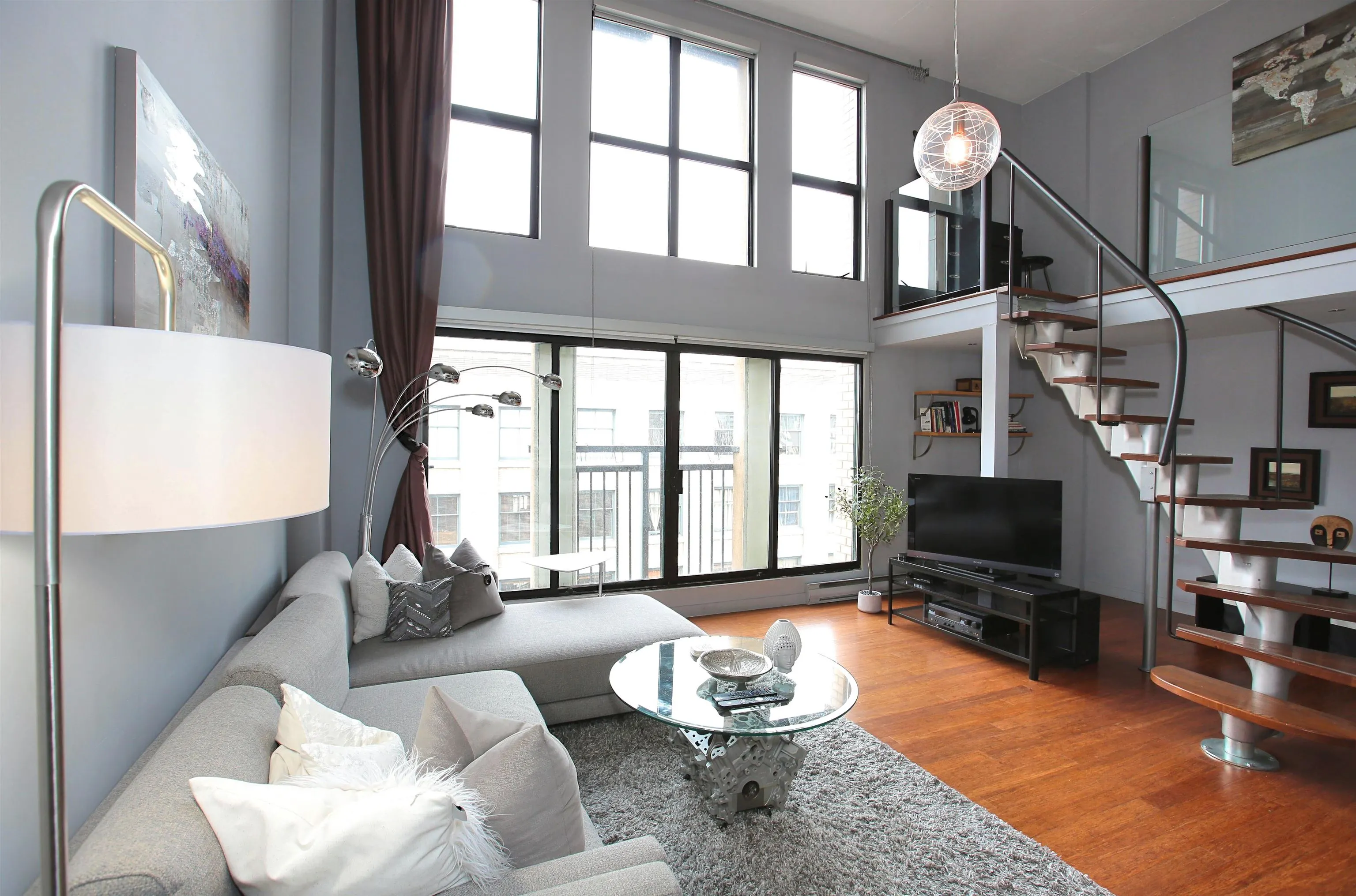 511 22 E Cordova Street
