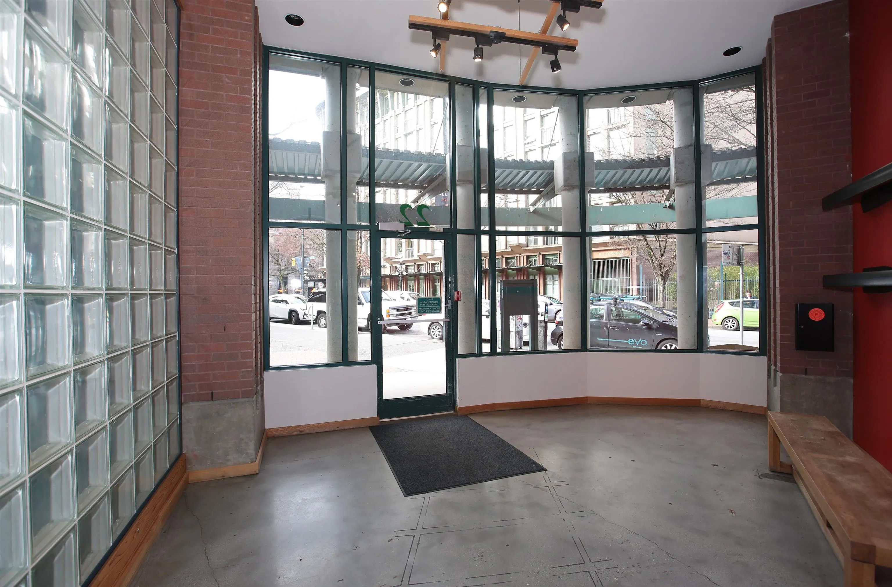 511 22 E Cordova Street