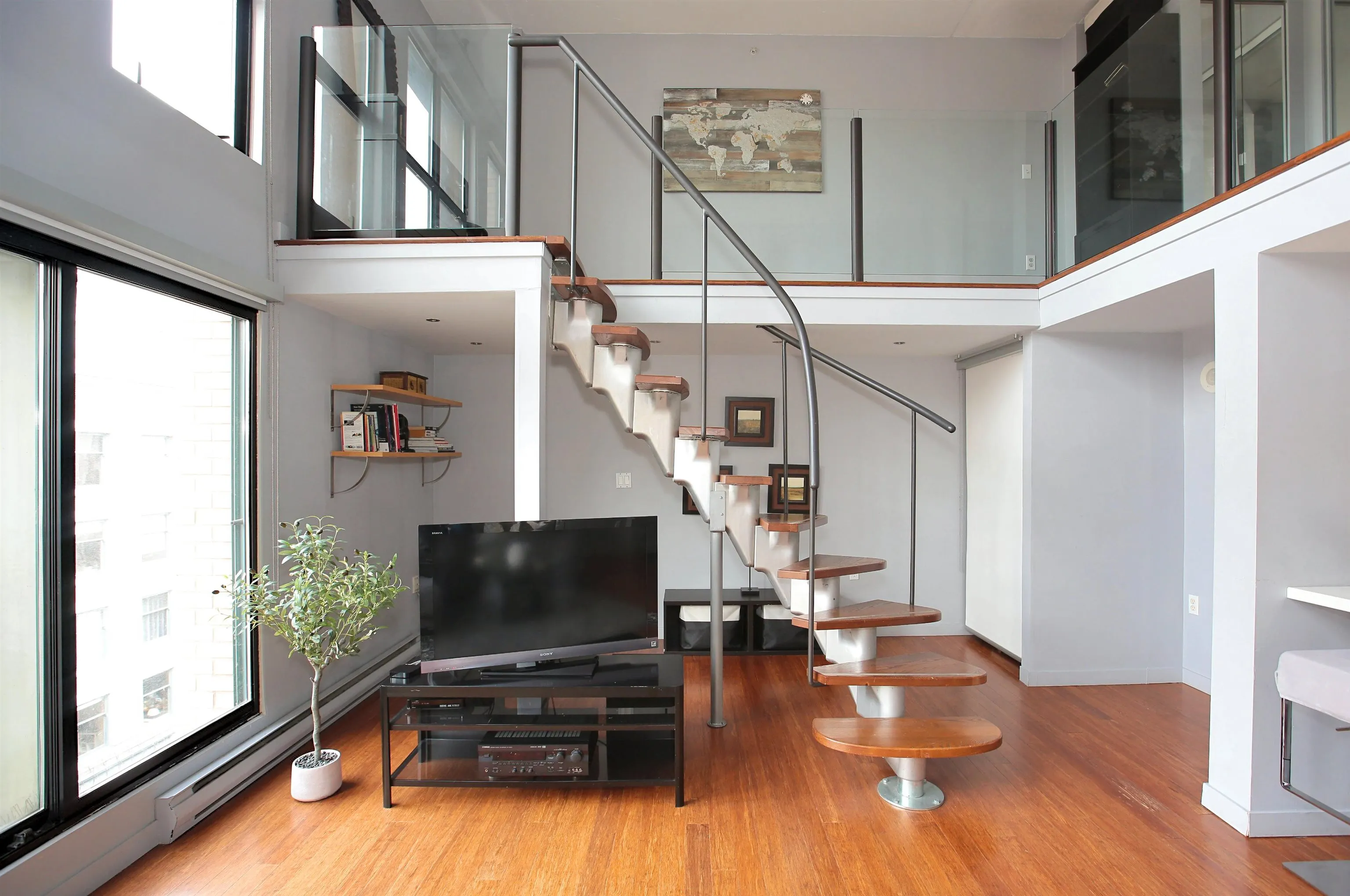511 22 E Cordova Street