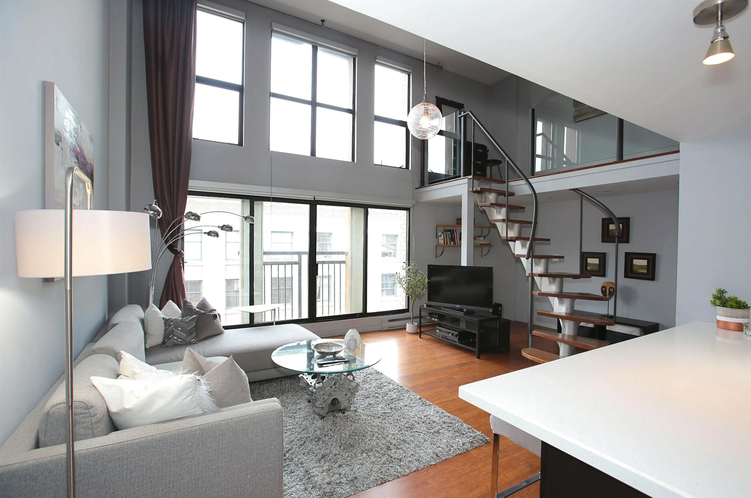 511 22 E Cordova Street