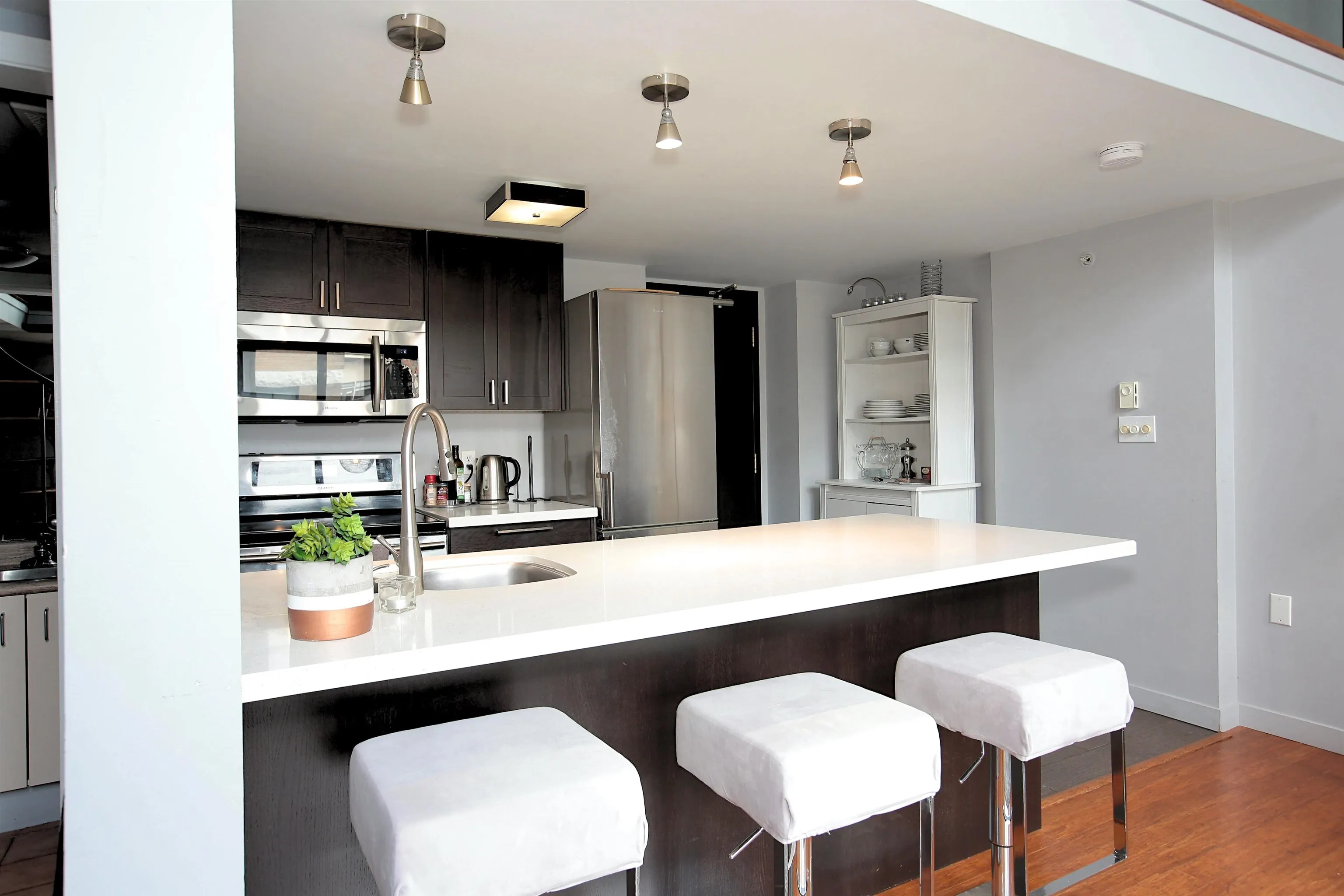 511 22 E Cordova Street
