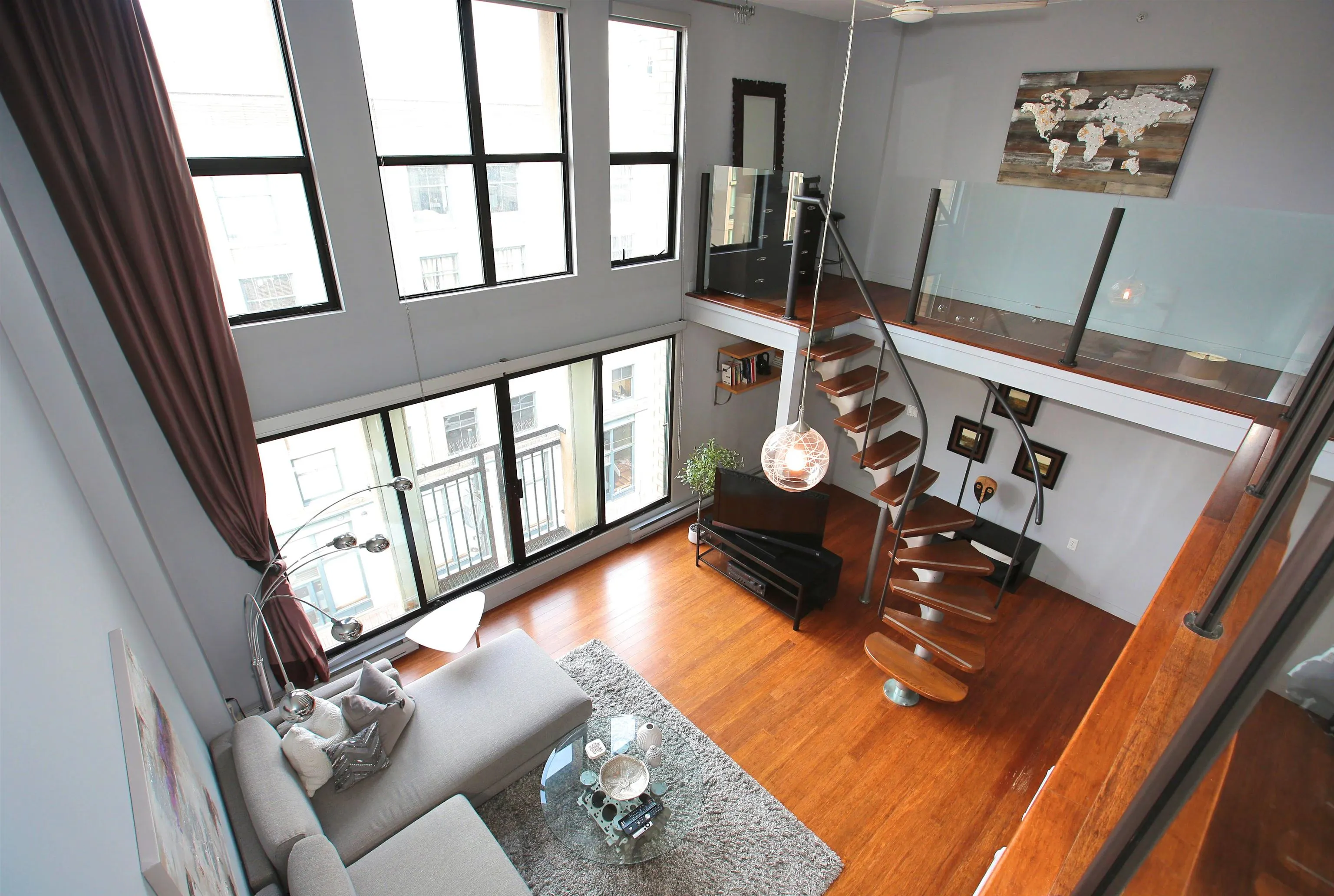 511 22 E Cordova Street