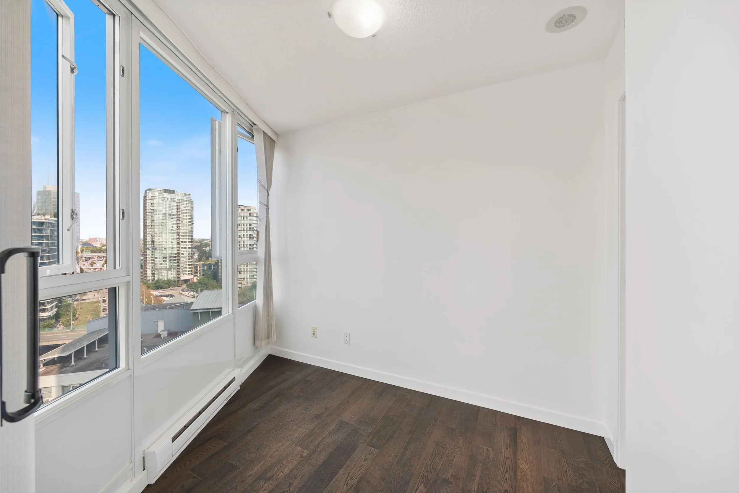 1901 1033 Marinaside Crescent