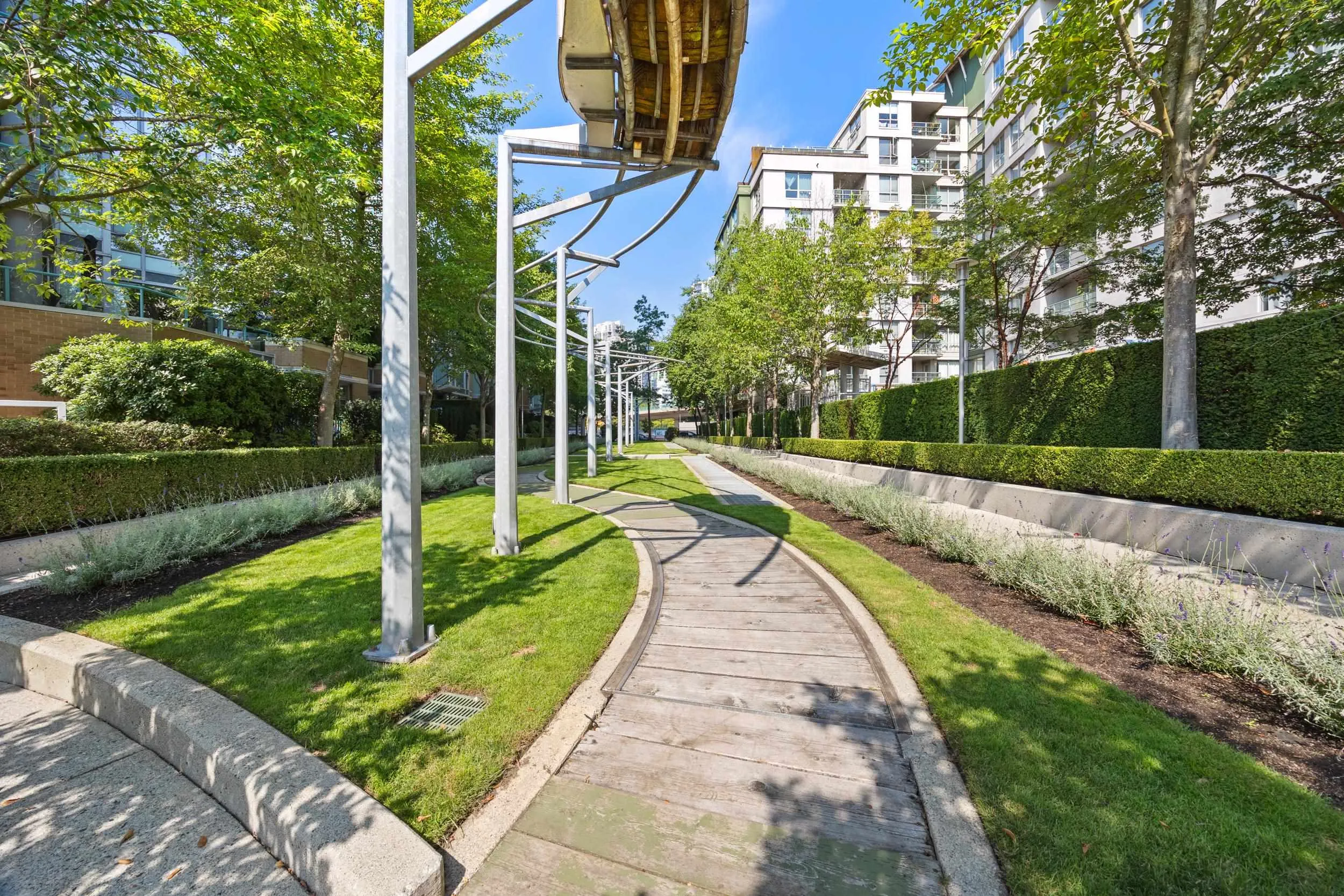 1901 1033 Marinaside Crescent