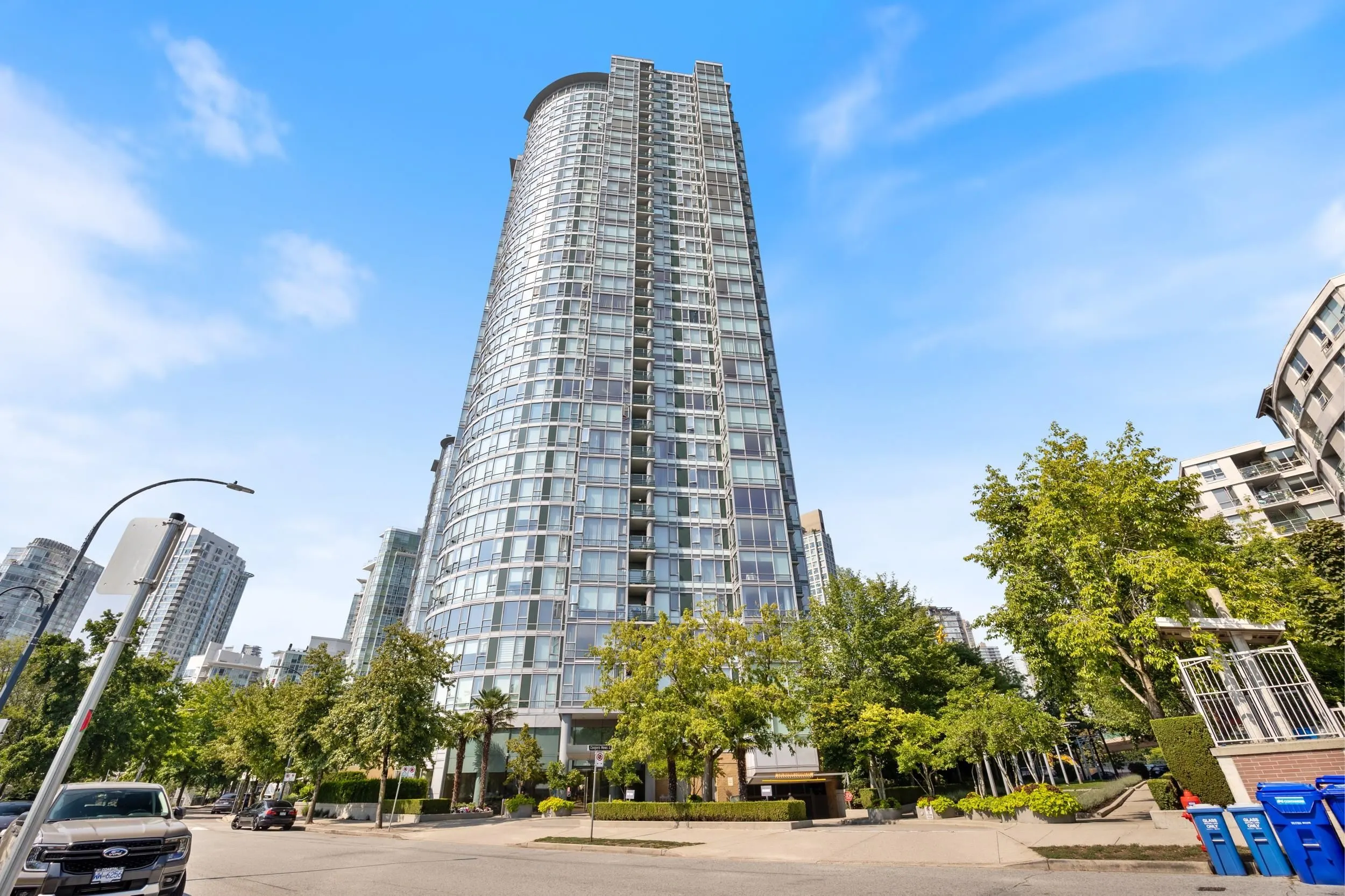 1901 1033 Marinaside Crescent